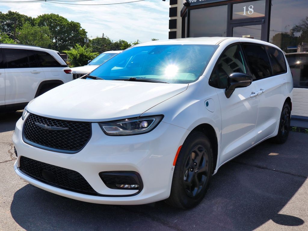 Used 2024 Chrysler Pacifica Hybrid Select S Appearance Minivan/Van