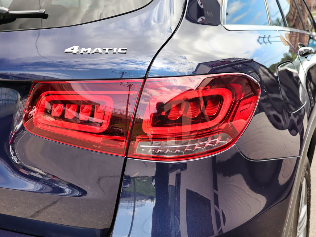 2022 Mercedes-Benz GLC GLC300 - Photo 13