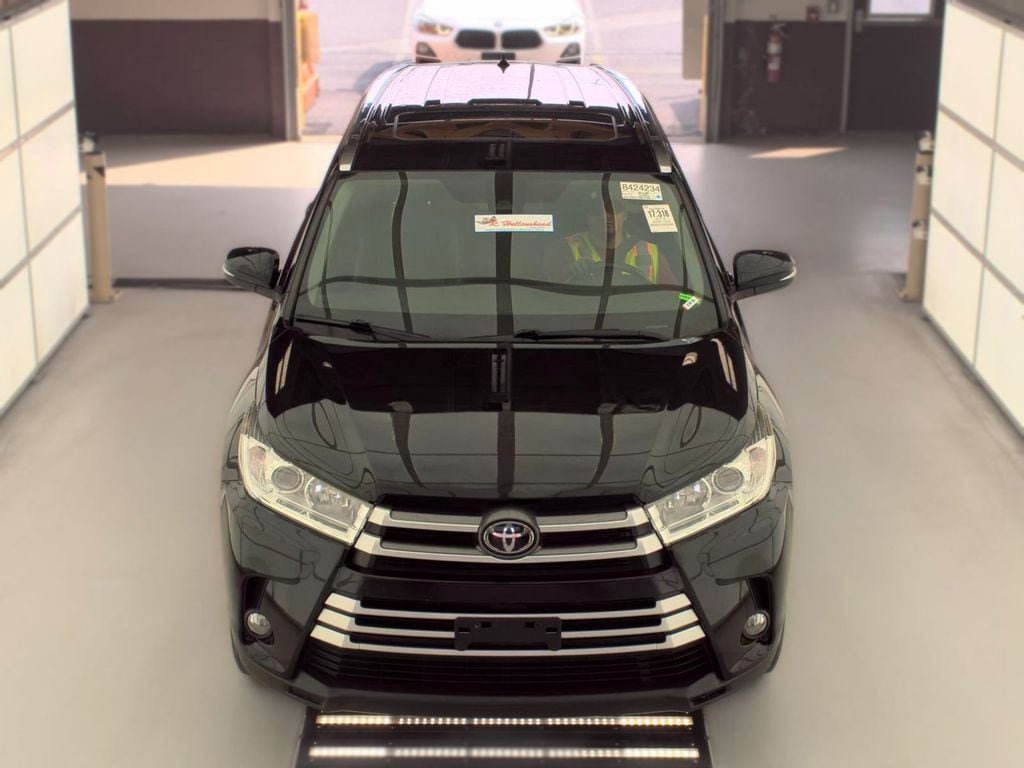 Used 2019 Toyota Highlander XLE V6 SUV