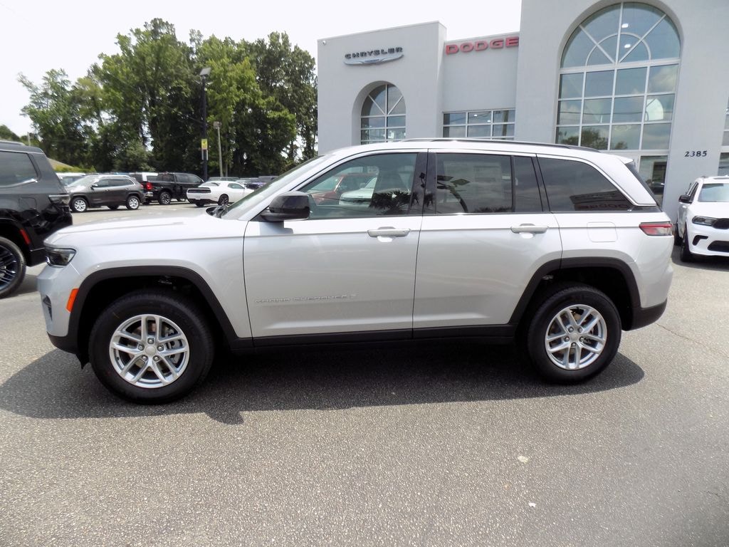 New 2026 Jeep Grand Cherokee Laredo Sport Utility