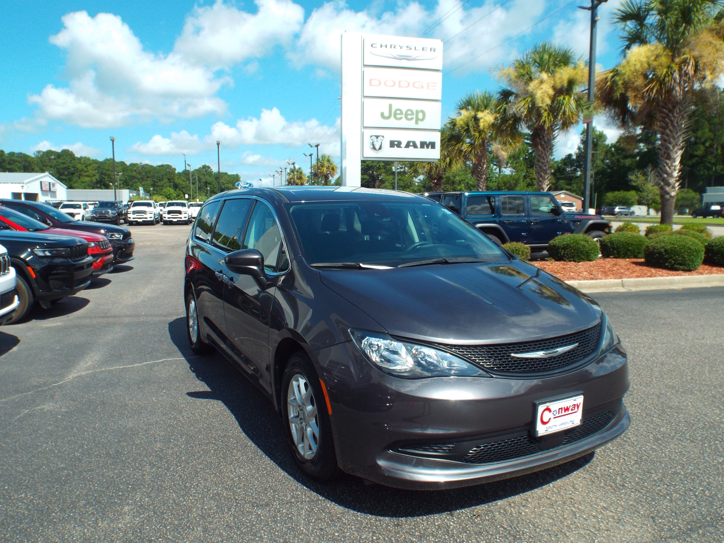 2023 Chrysler Voyager LX