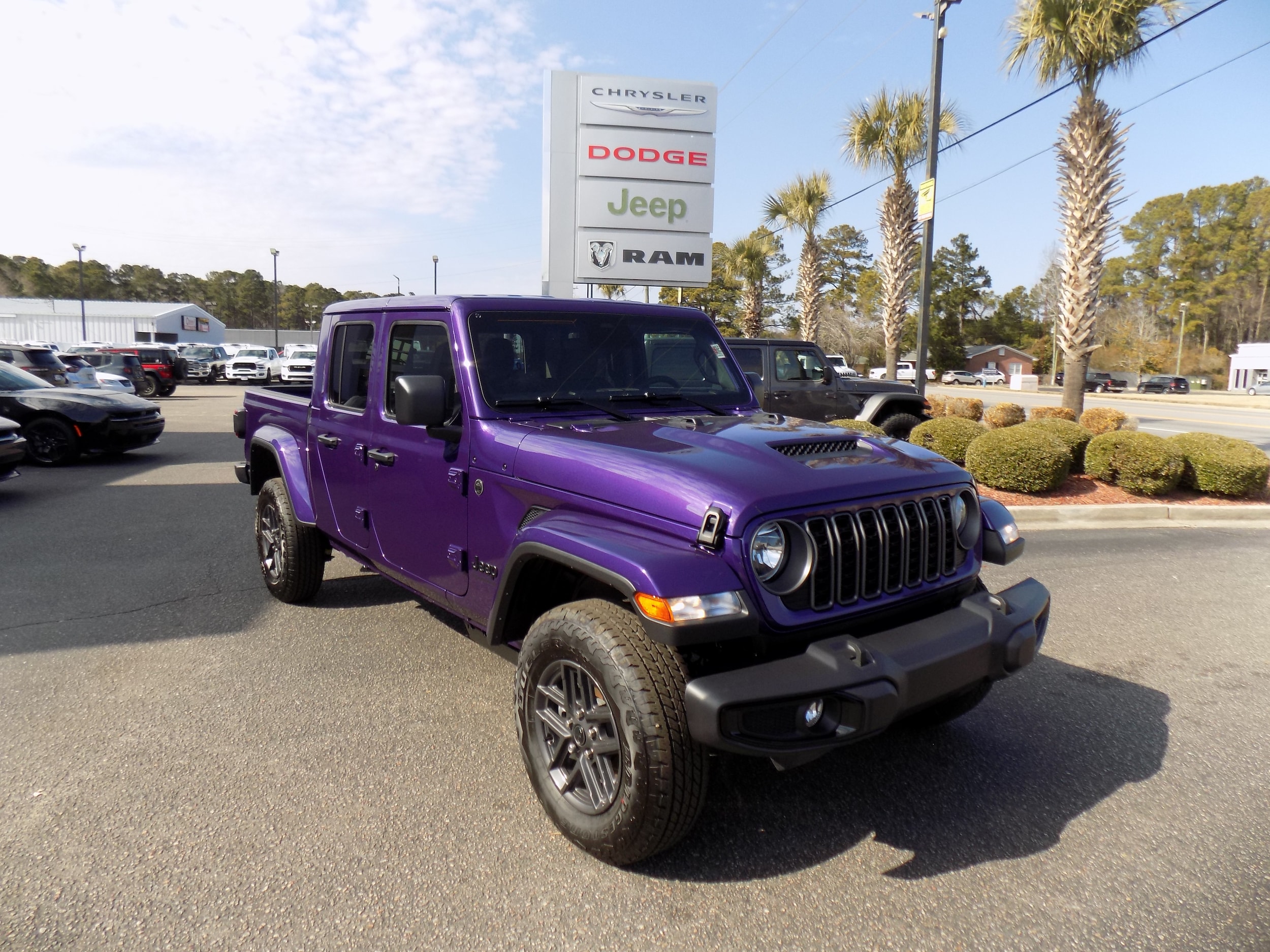 2026 Jeep Gladiator Sport S Auto's photo