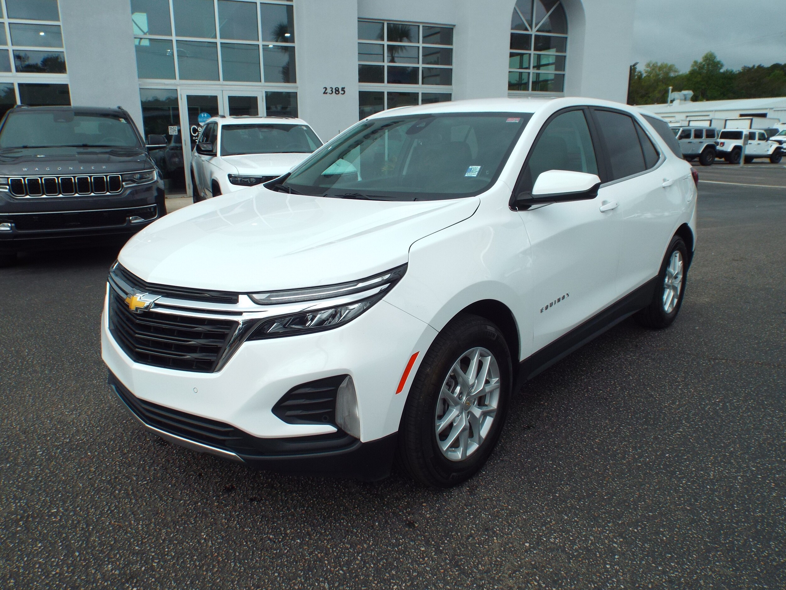 2024 Chevrolet Equinox photo 3