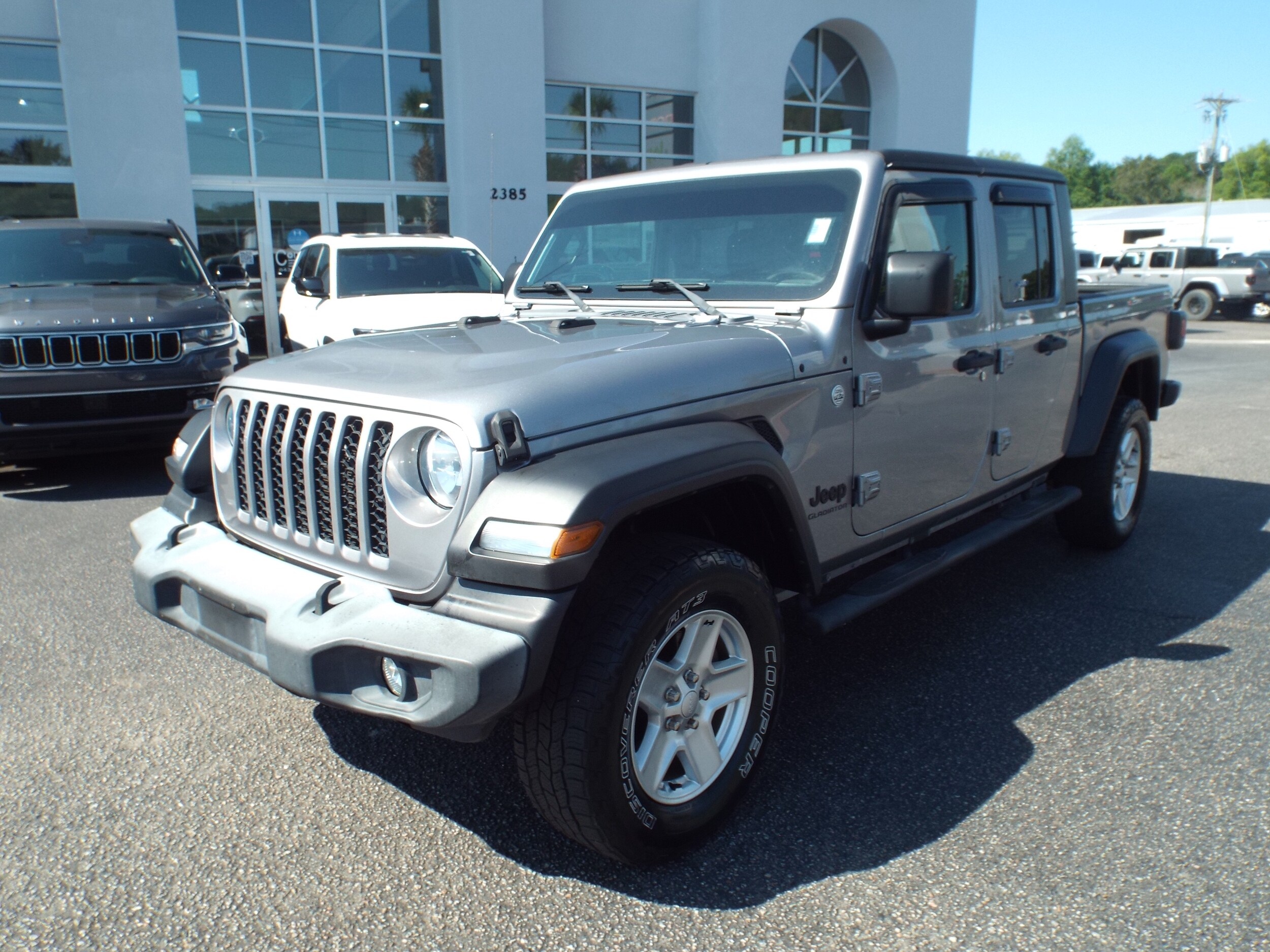 2020 Jeep Gladiator Sport photo 3