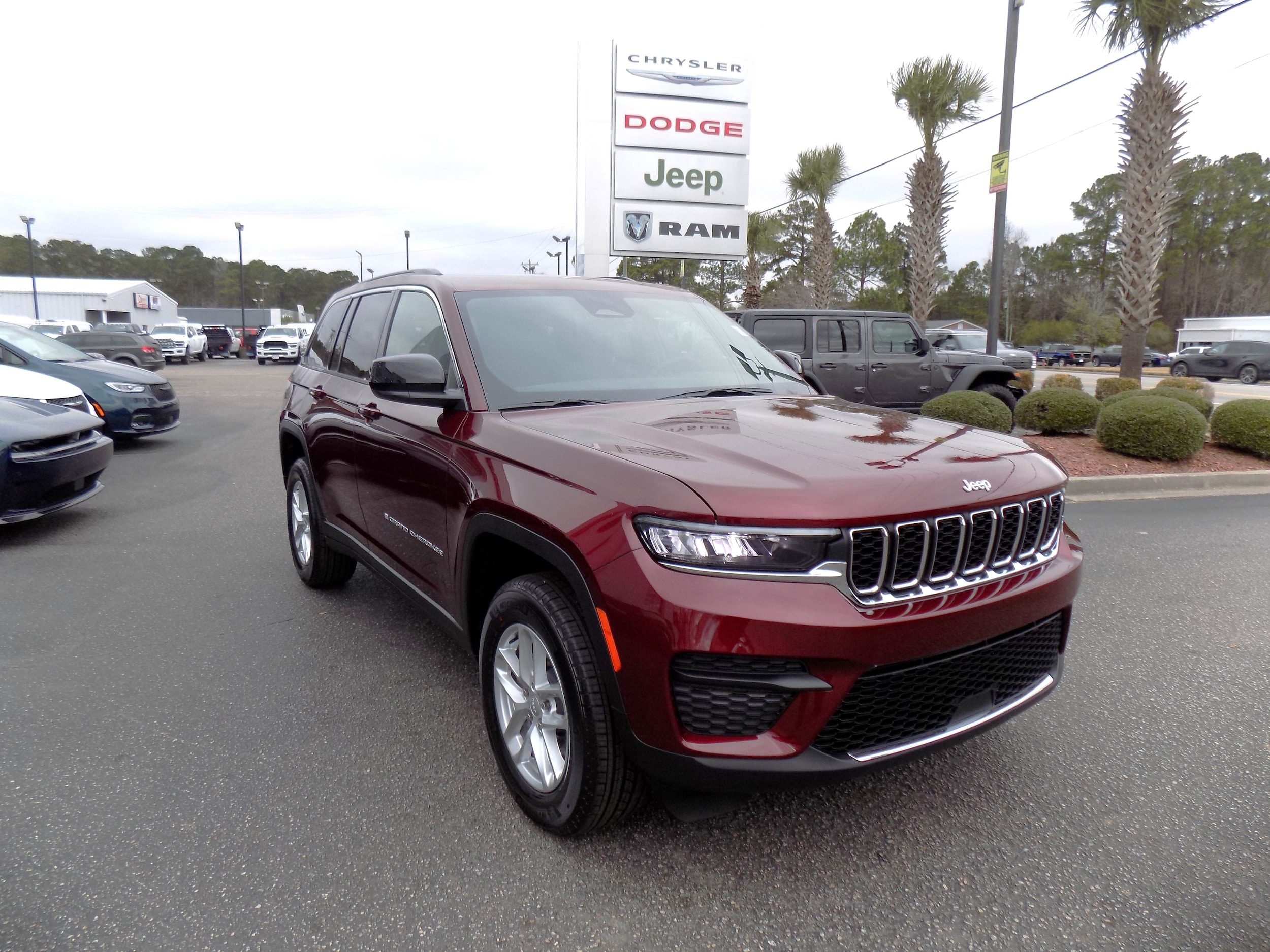 2025 Jeep Grand Cherokee Laredo's photo