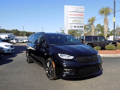 2026 Chrysler Pacifica Select Passenger Van