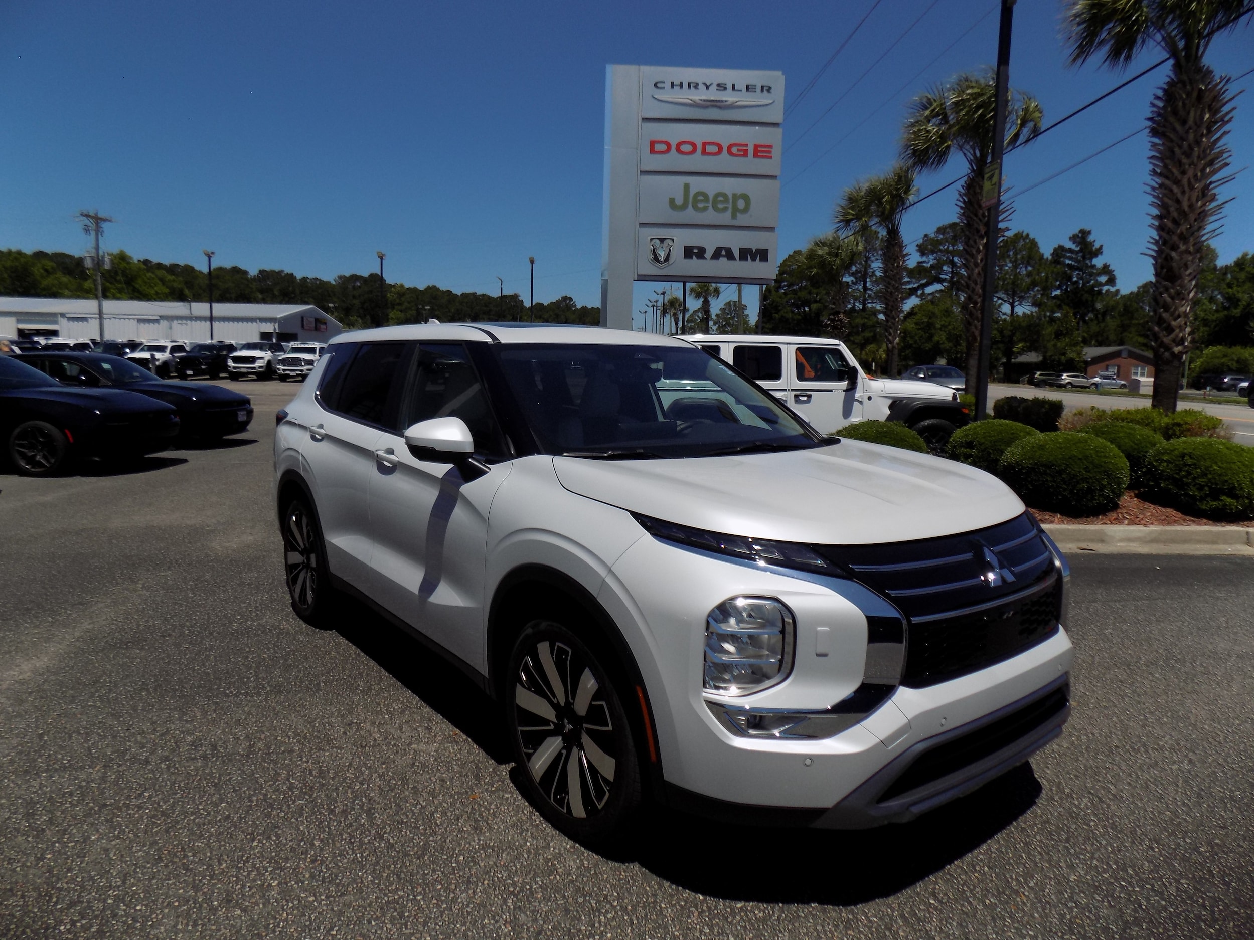 2025 Mitsubishi Outlander SE S-AWC's photo