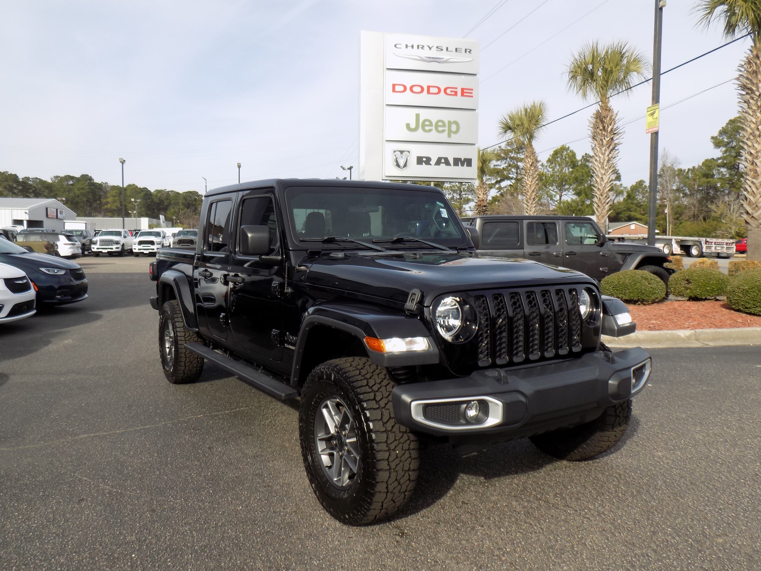 2020 Jeep Gladiator Sport S's photo