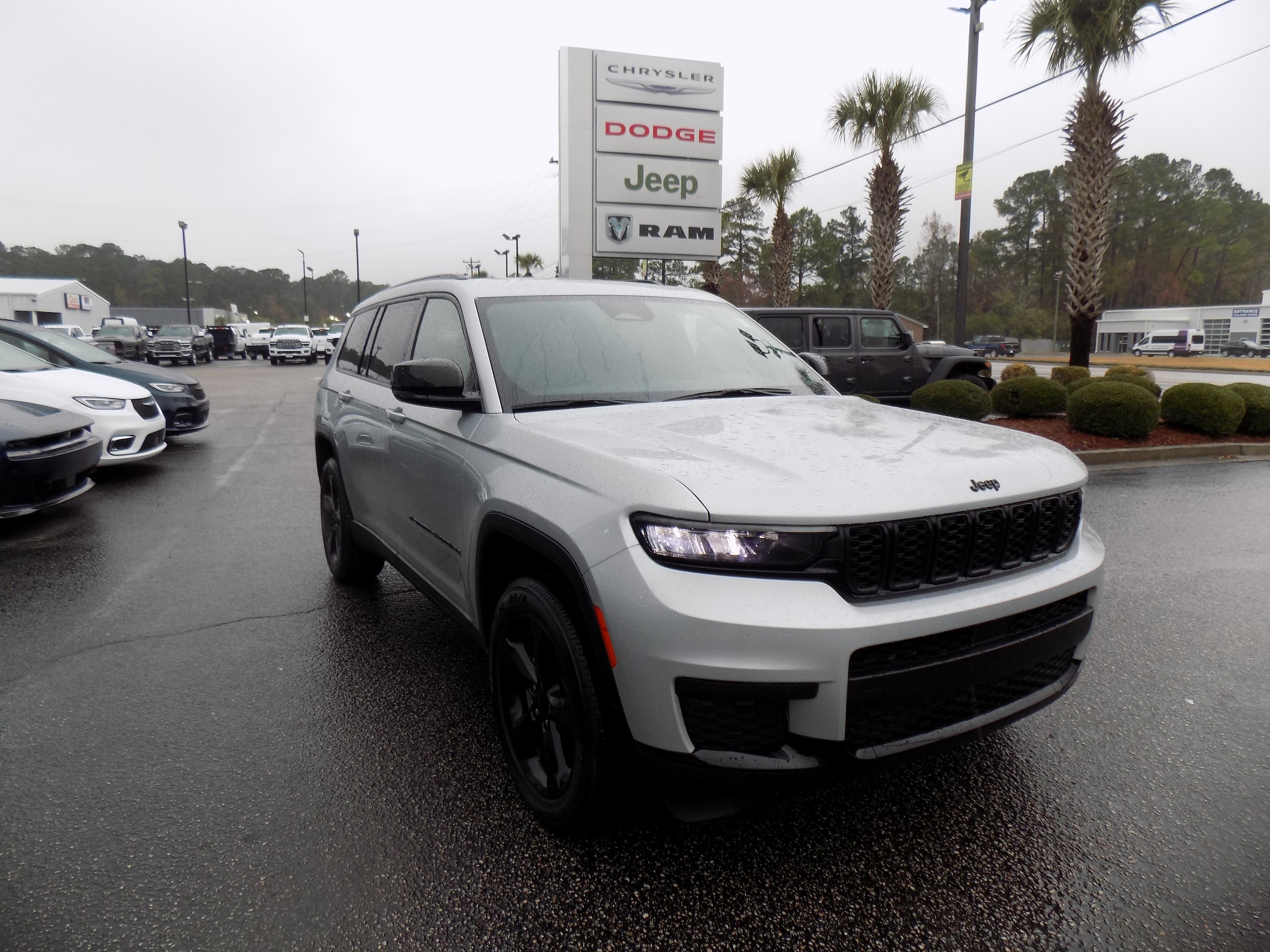2023 Jeep Grand Cherokee L Altitude's photo