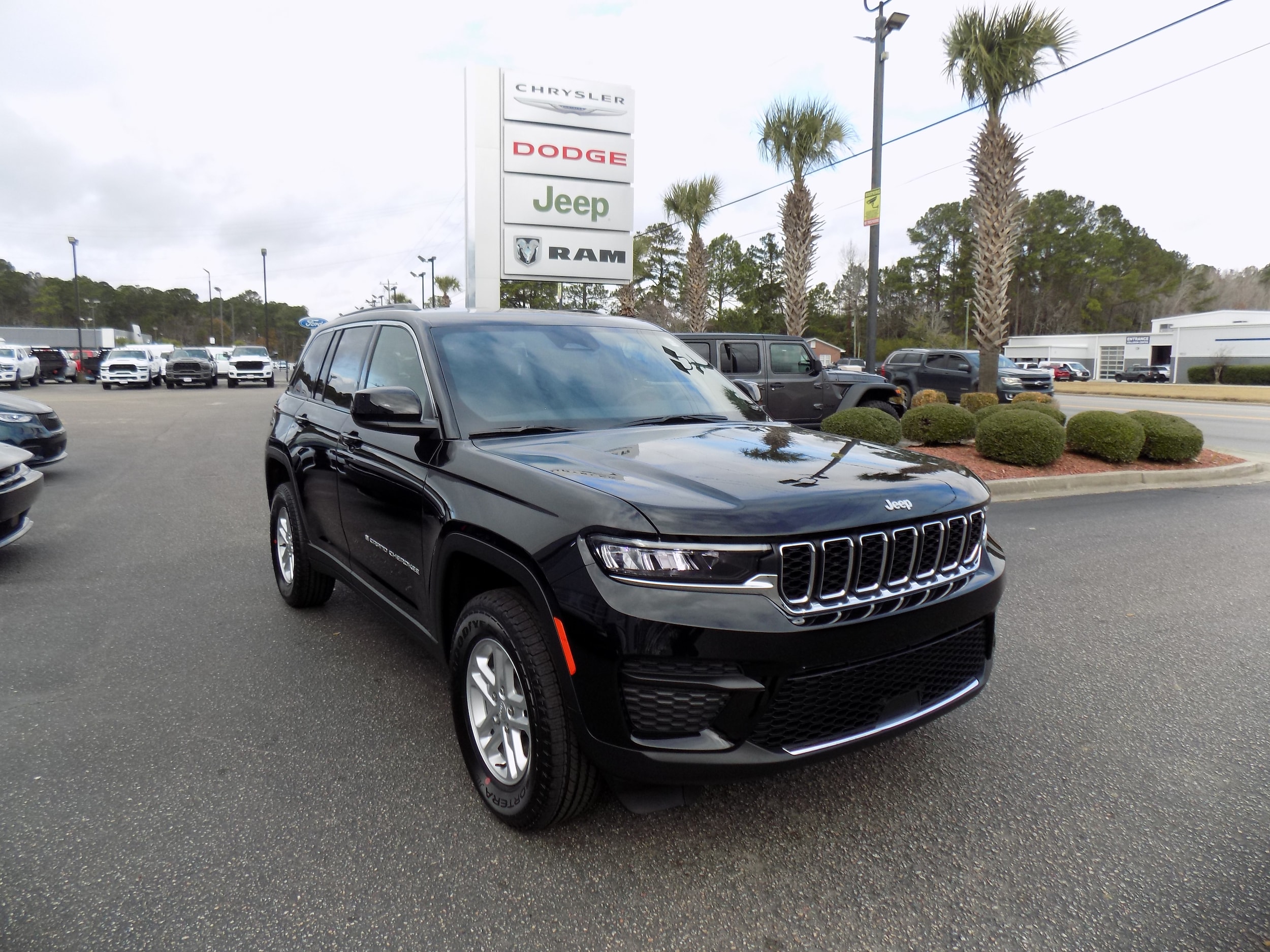 2025 Jeep Grand Cherokee Laredo's photo