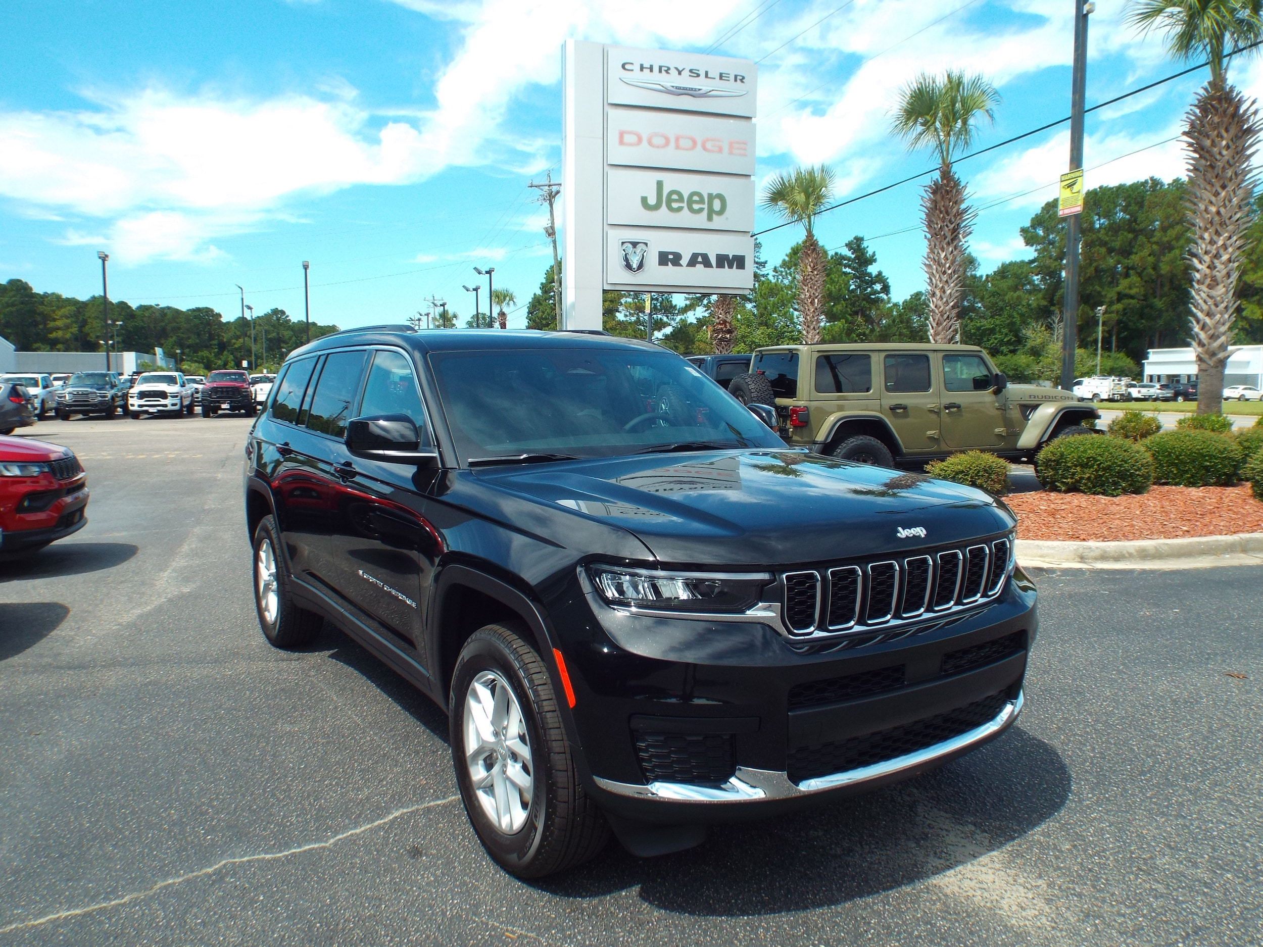 2025 Jeep Grand Cherokee L Laredo's photo