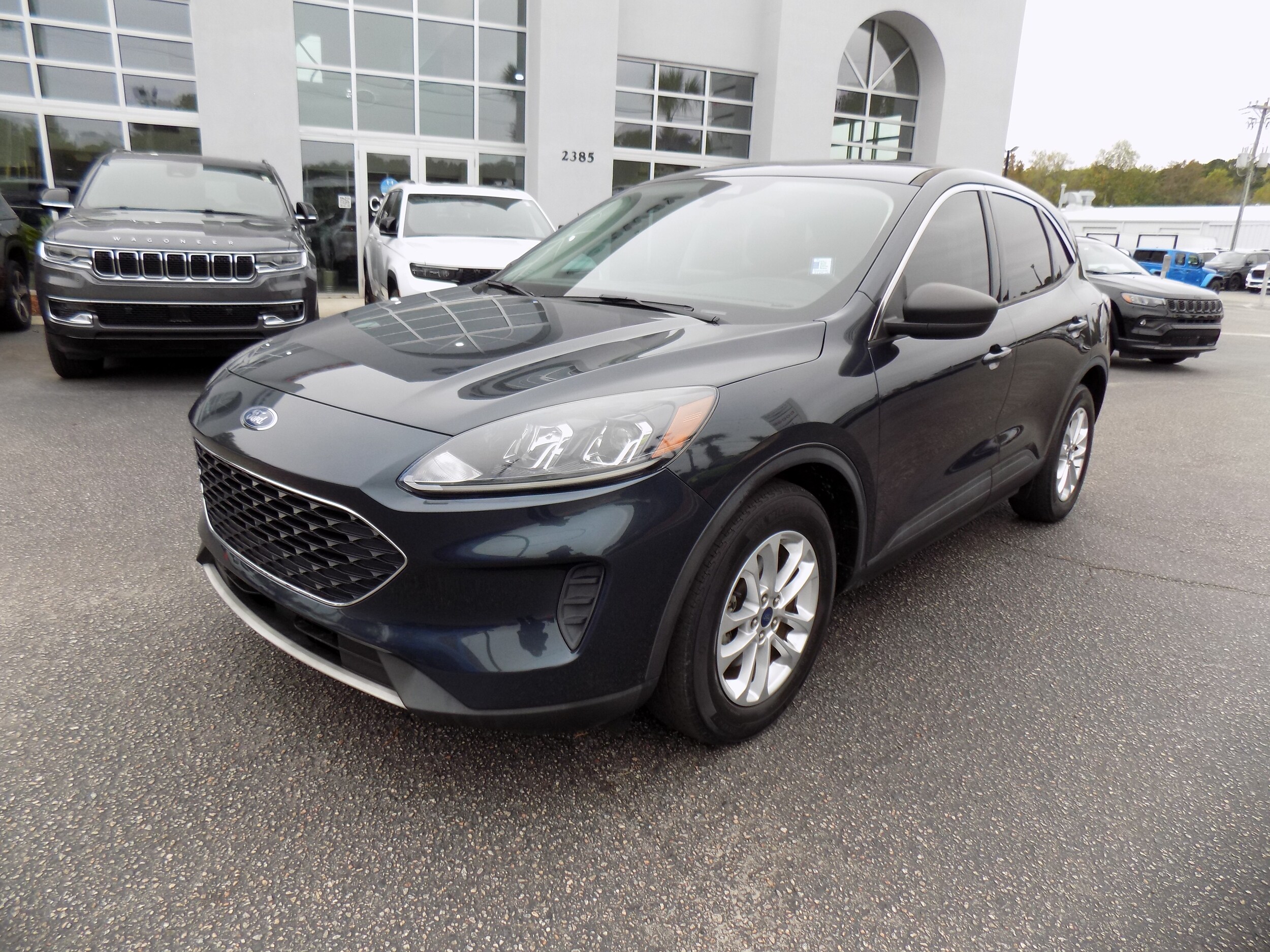 2022 Ford Escape SE photo 3