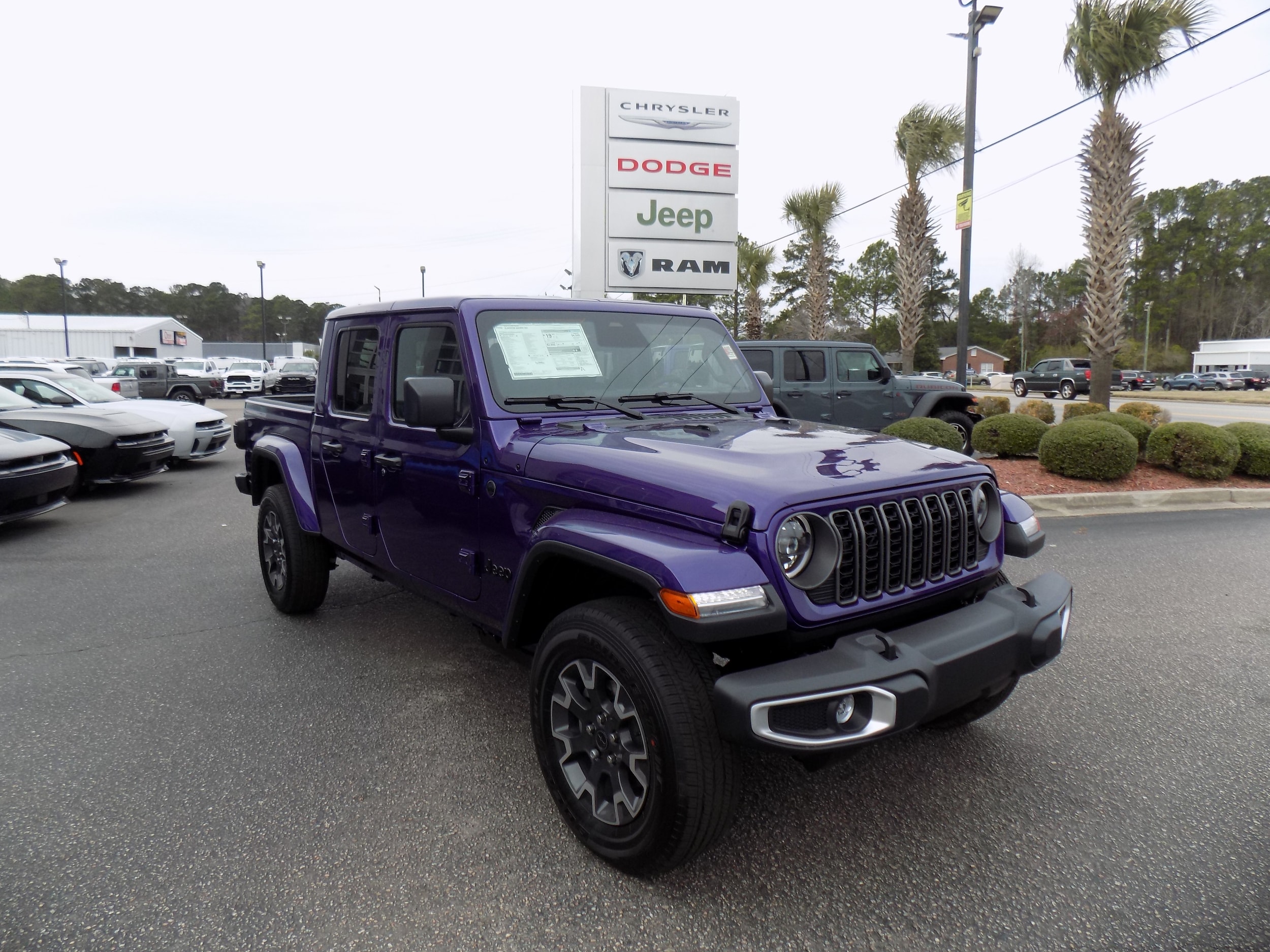 2026 Jeep Gladiator Sahara Auto's photo