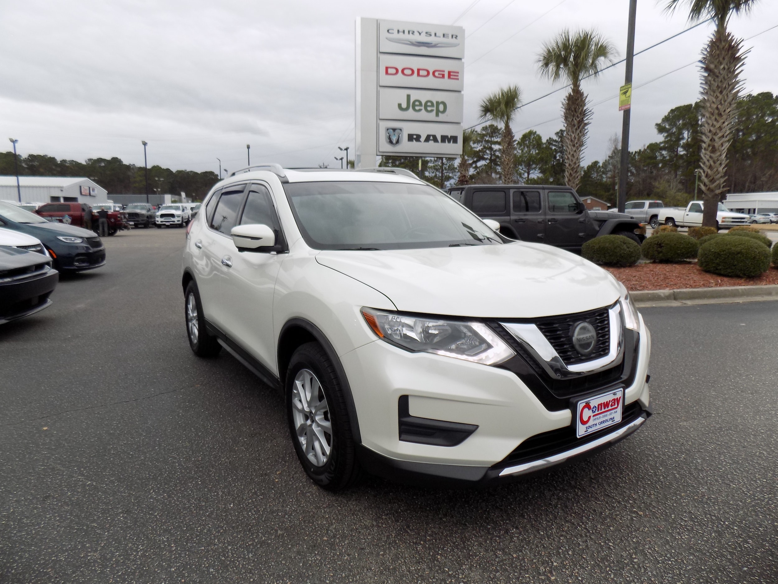 2018 Nissan Rogue SV's photo