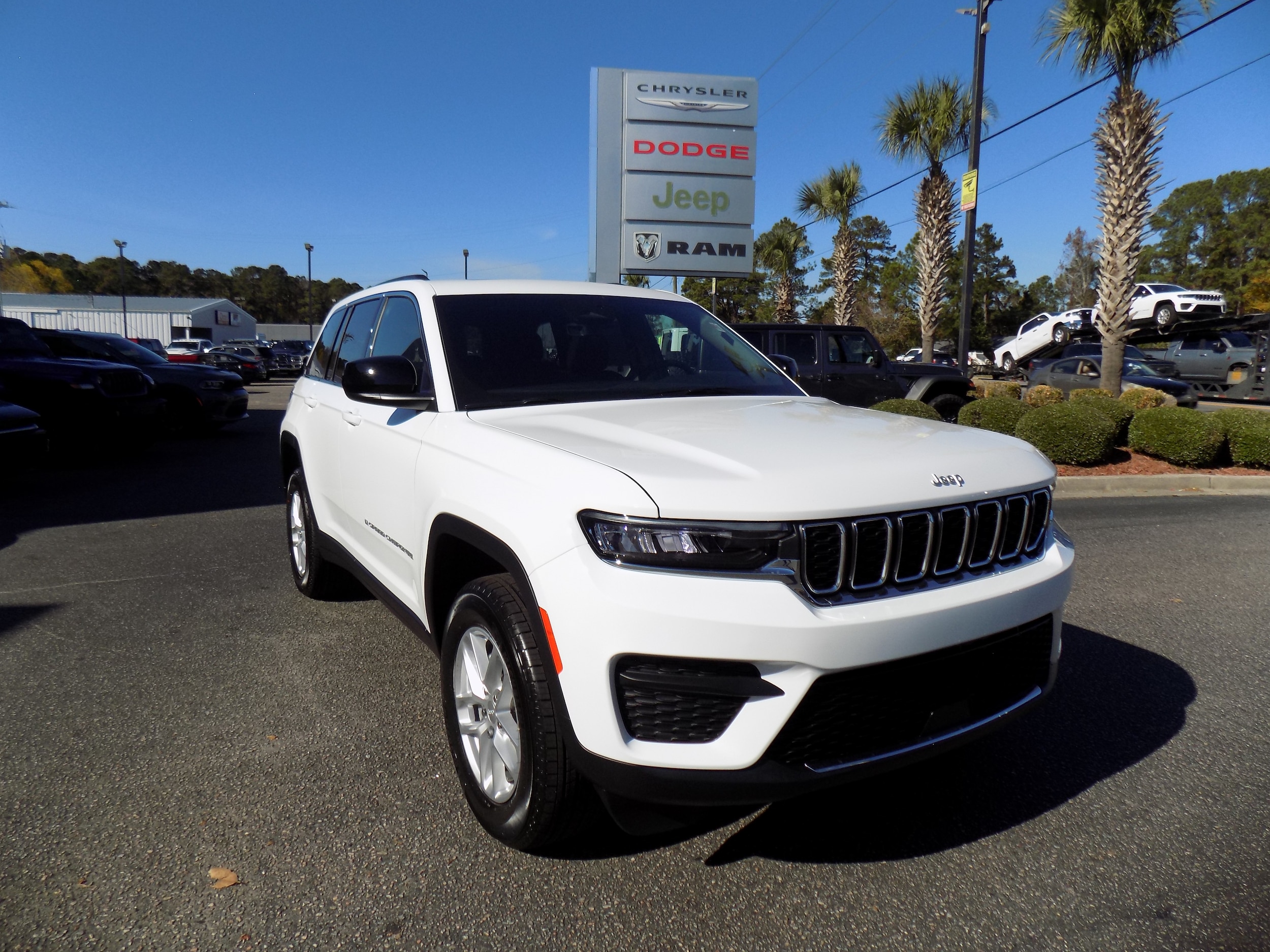 2025 Jeep Grand Cherokee Laredo's photo