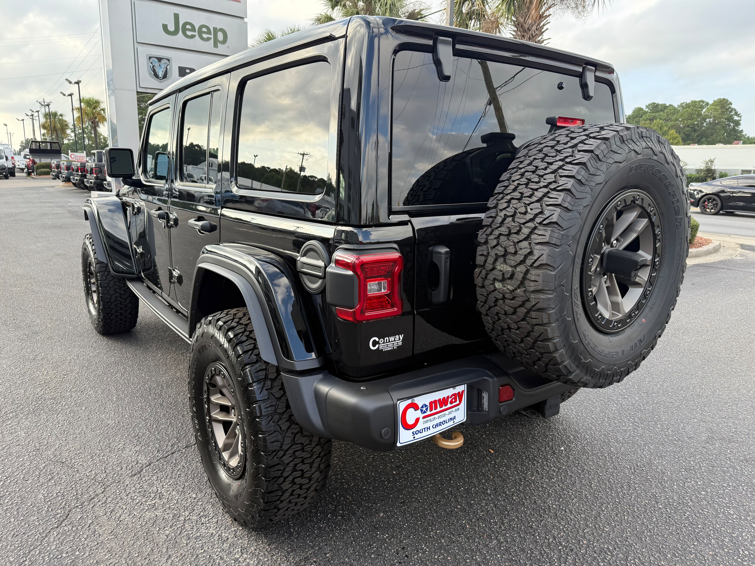 2024 Jeep Wrangler Rubicon 392 photo 3