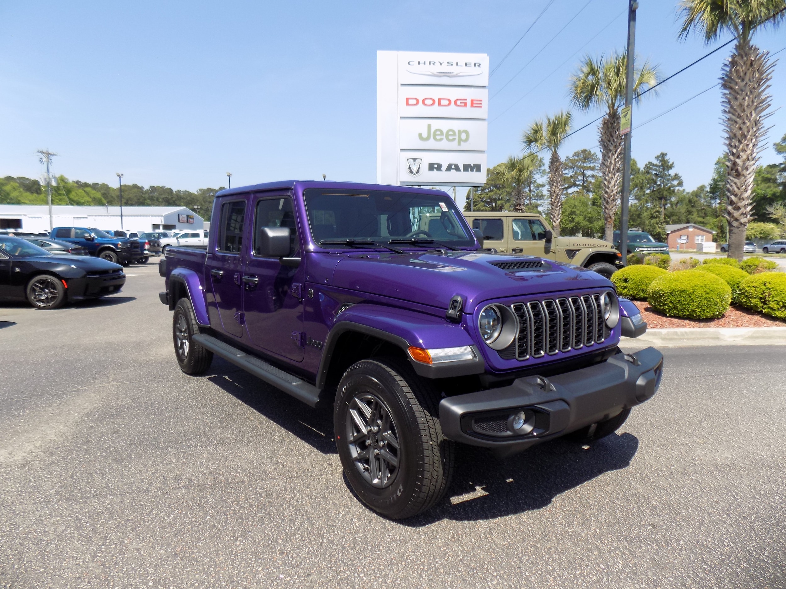 2026 Jeep Gladiator Sport S Auto's photo