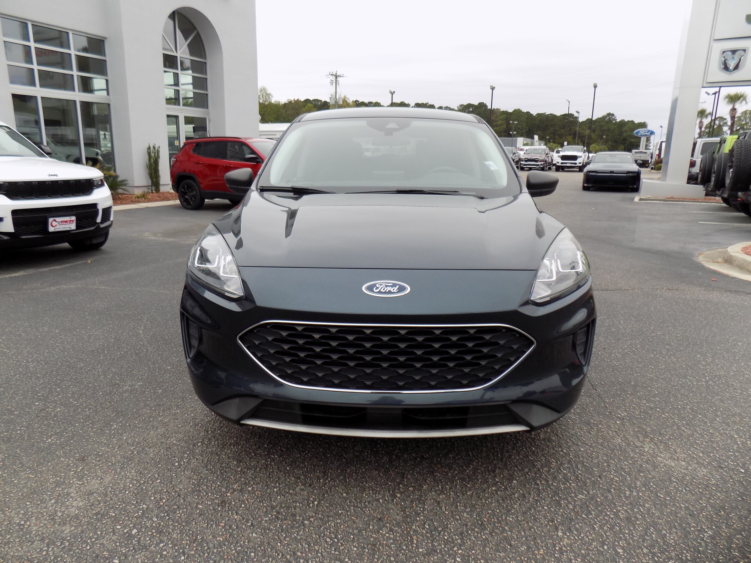 2022 Ford Escape SE photo 2