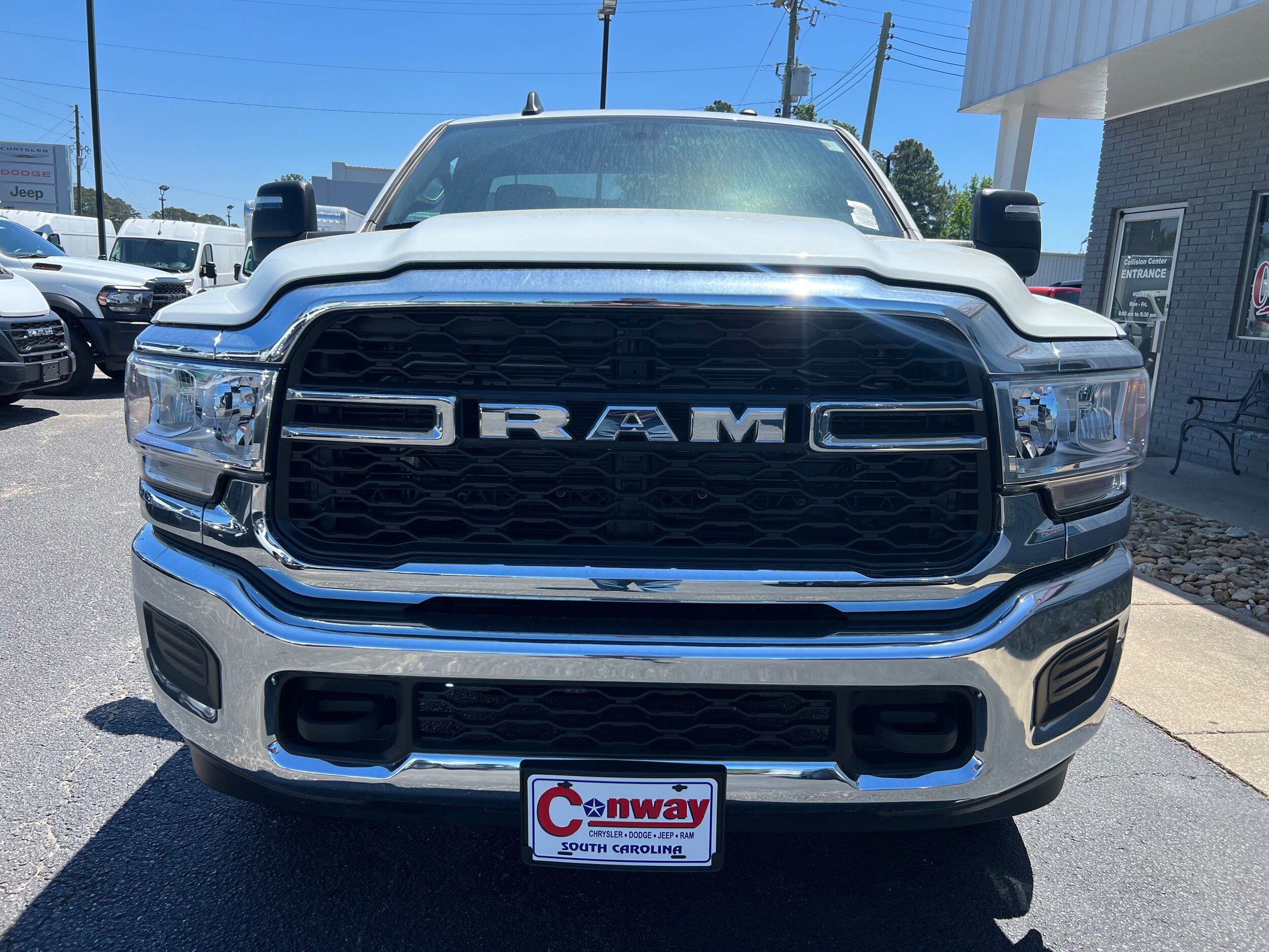 2023 Ram 2500 Tradesman photo 2