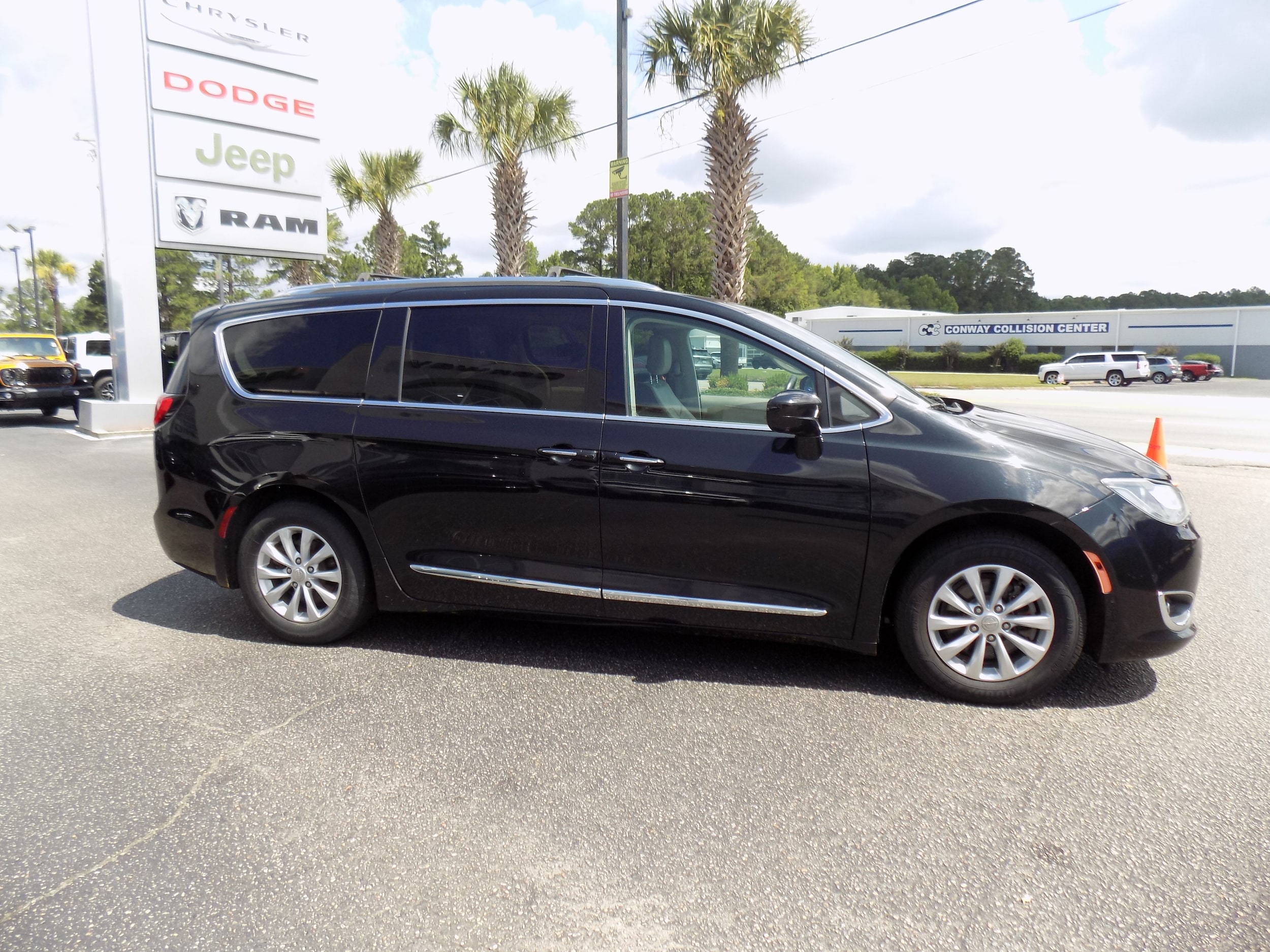 2018 Chrysler Pacifica Touring L - Photo 12