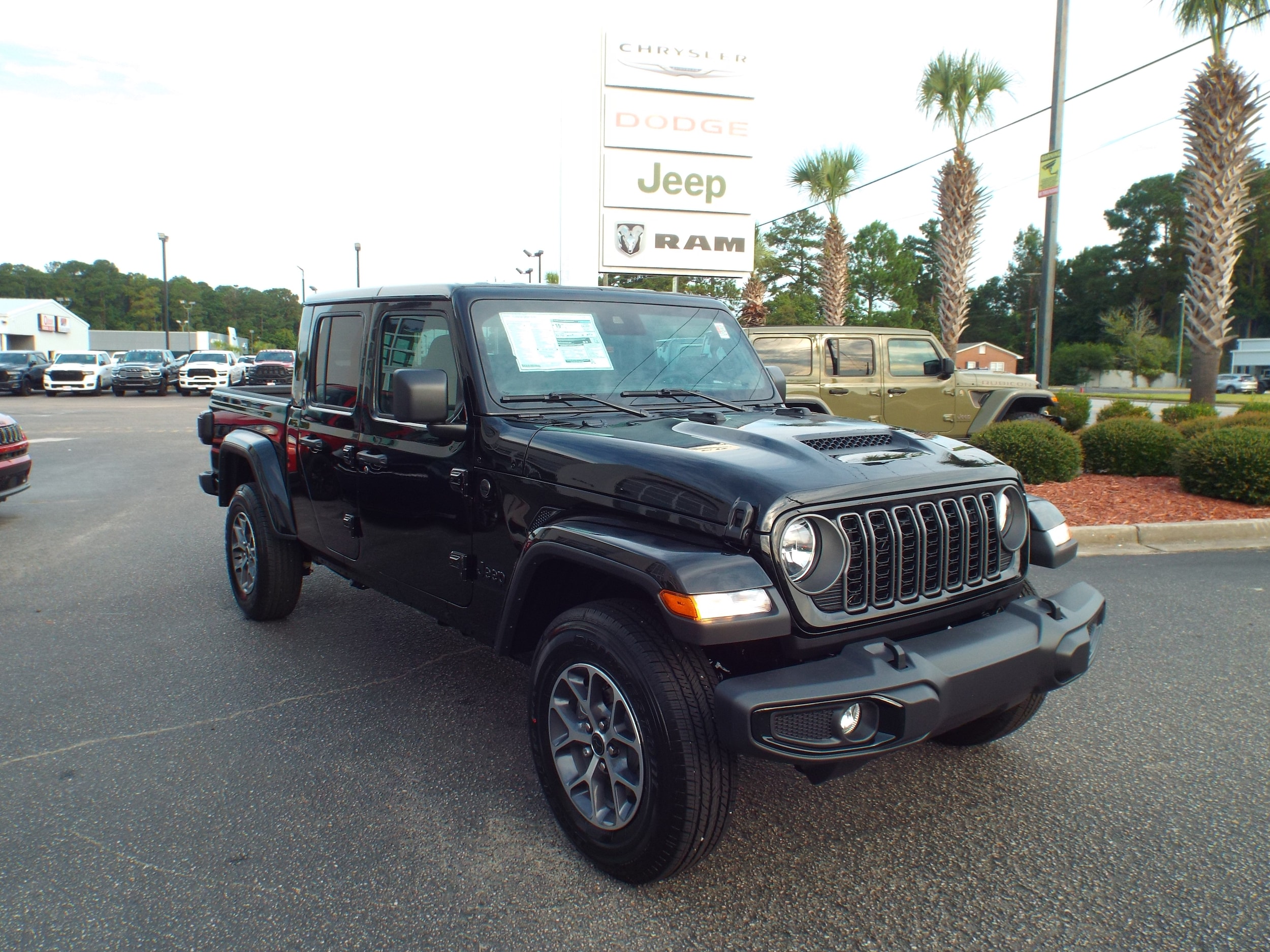 2025 Jeep Gladiator Sport S's photo