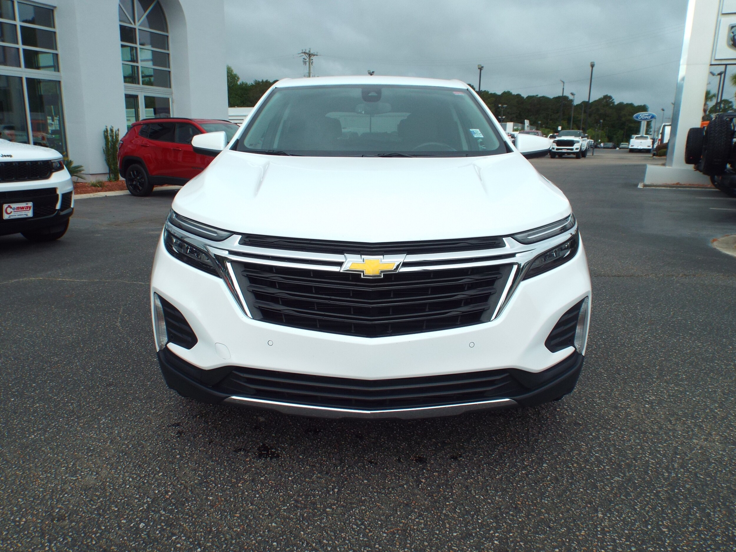 2024 Chevrolet Equinox photo 2