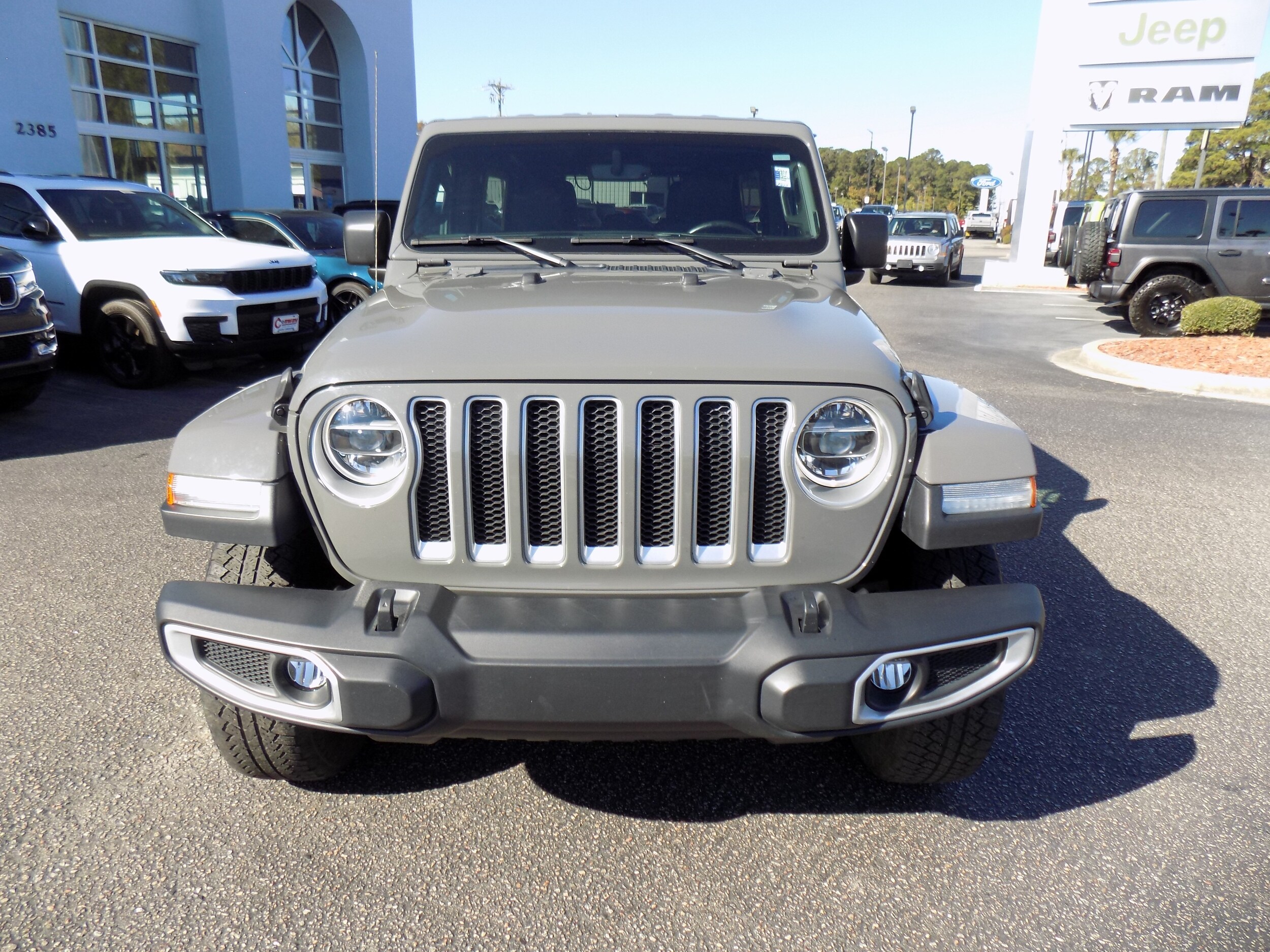 2019 Jeep Wrangler Unlimited Sahara photo 2