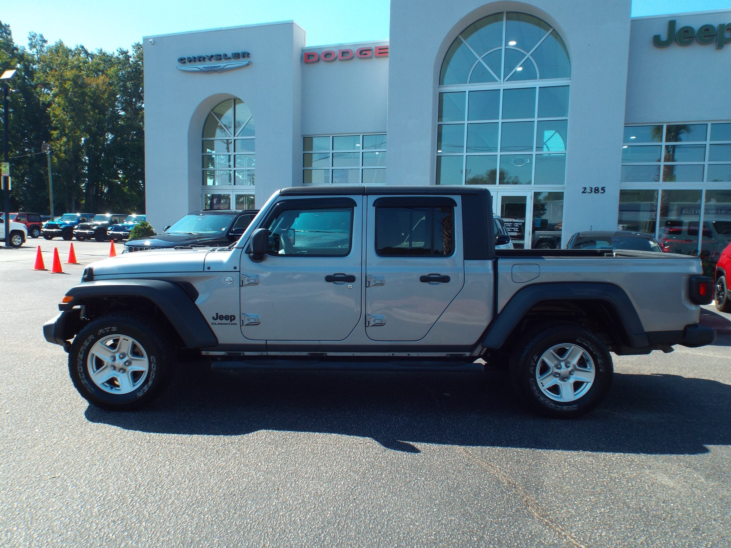 2020 Jeep Gladiator Sport photo 4
