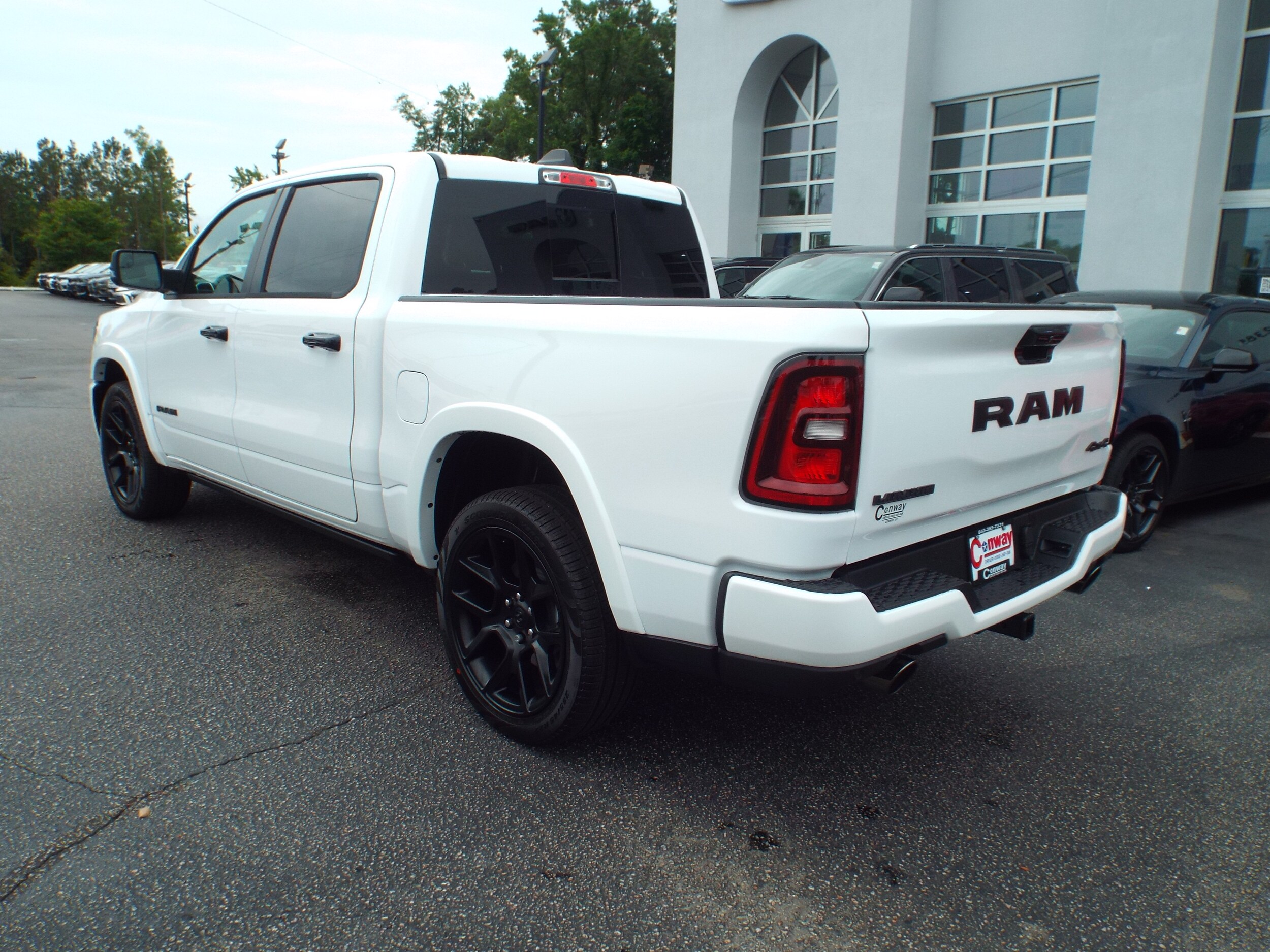 2025 Ram 1500 Laramie photo 3