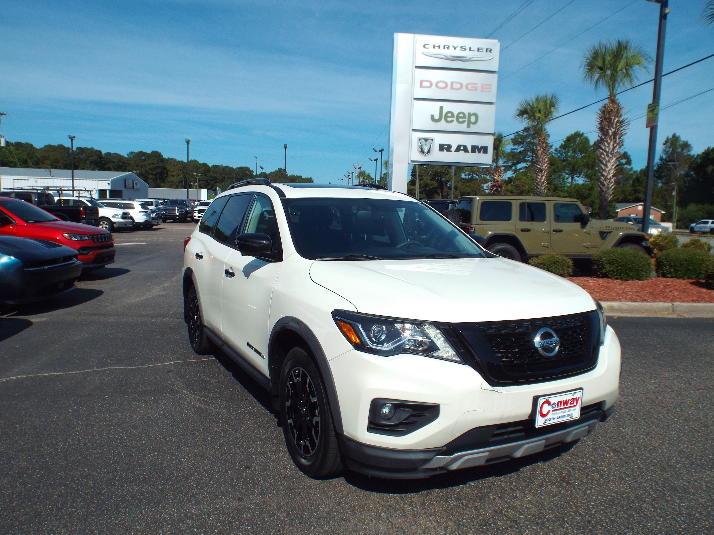 2020 Nissan Pathfinder SL's photo
