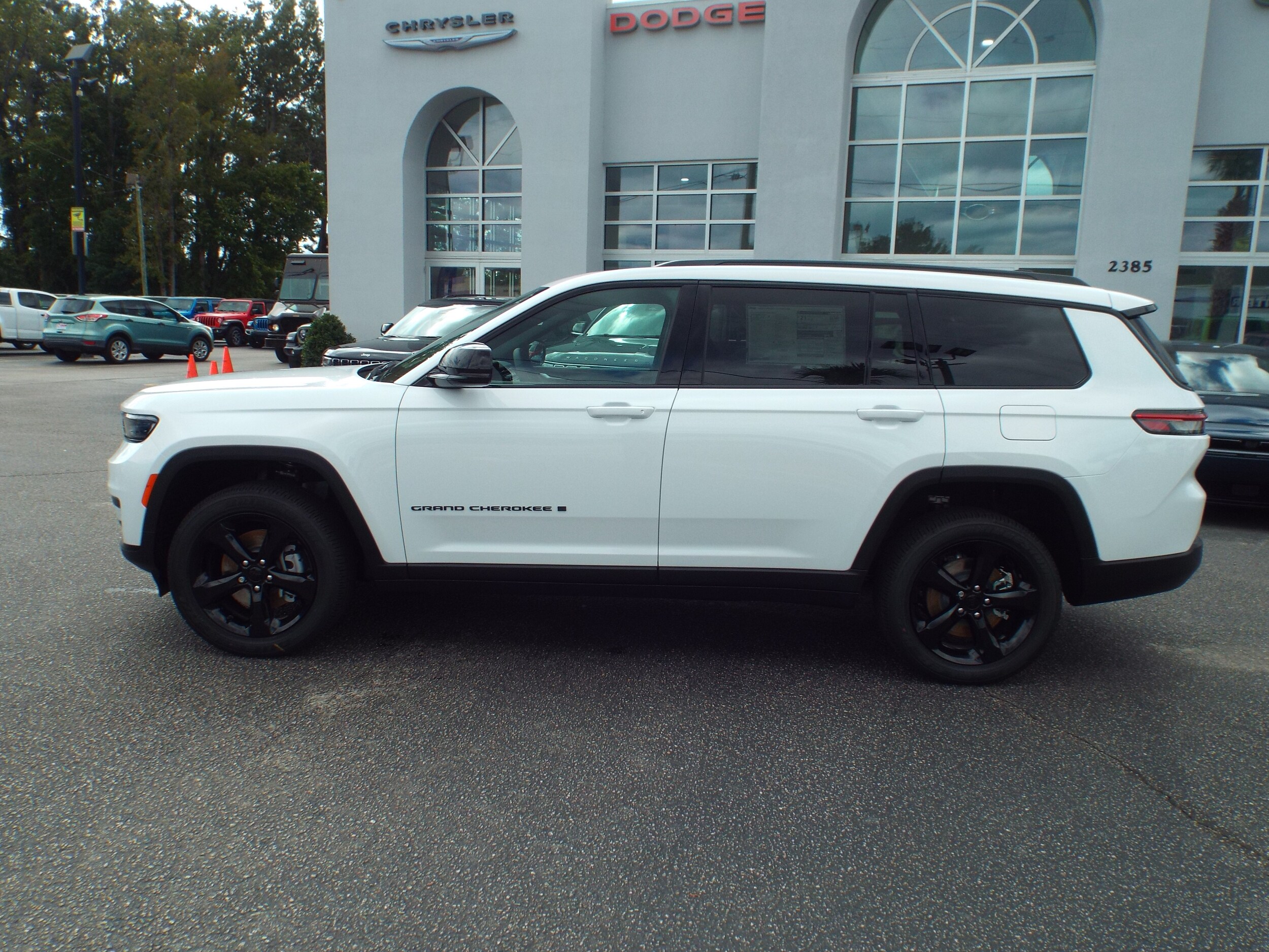 2025 Jeep Grand Cherokee Laredo Sport photo 4