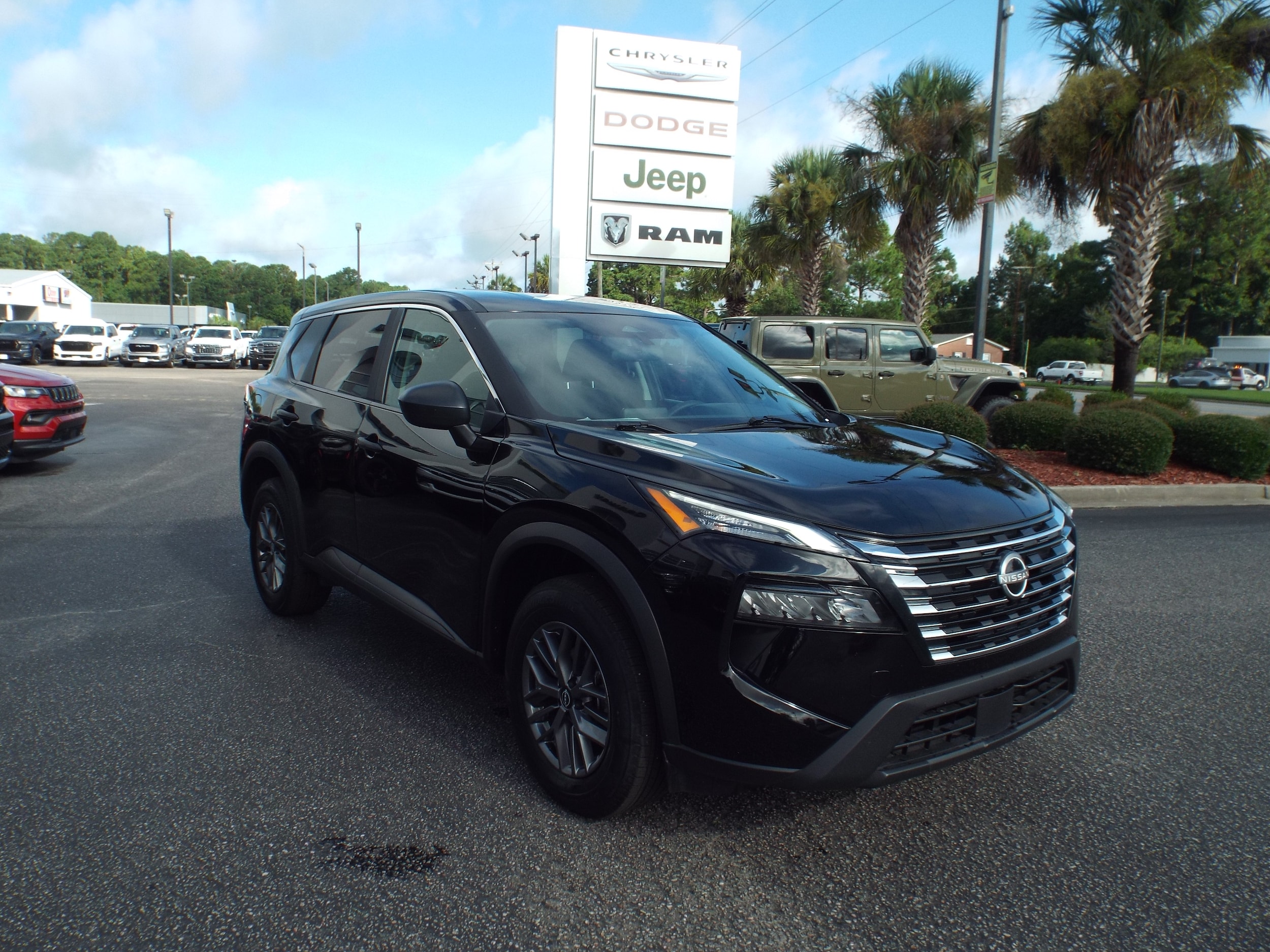 2024 Nissan Rogue S's photo