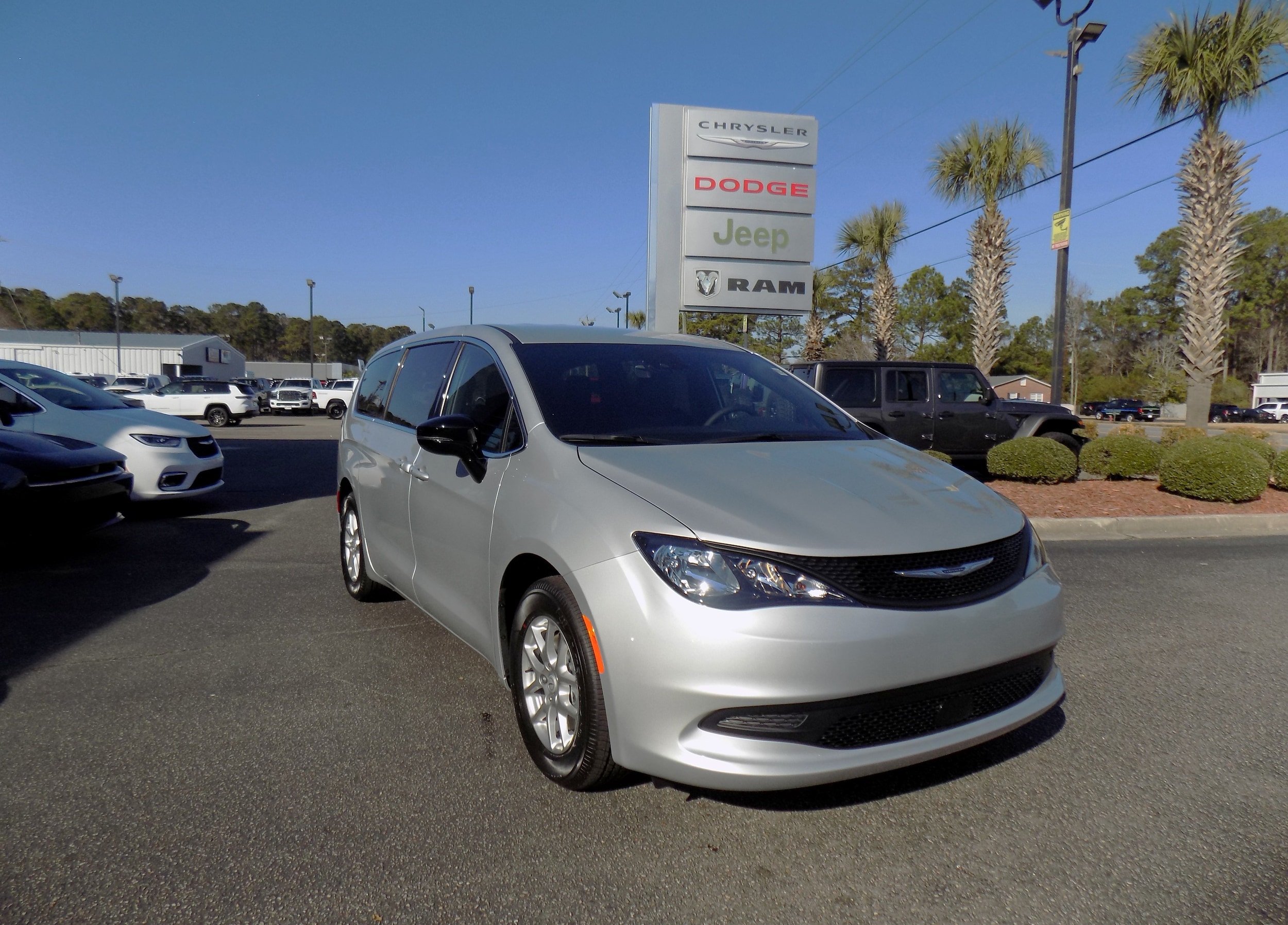 2026 Chrysler Voyager LX's photo