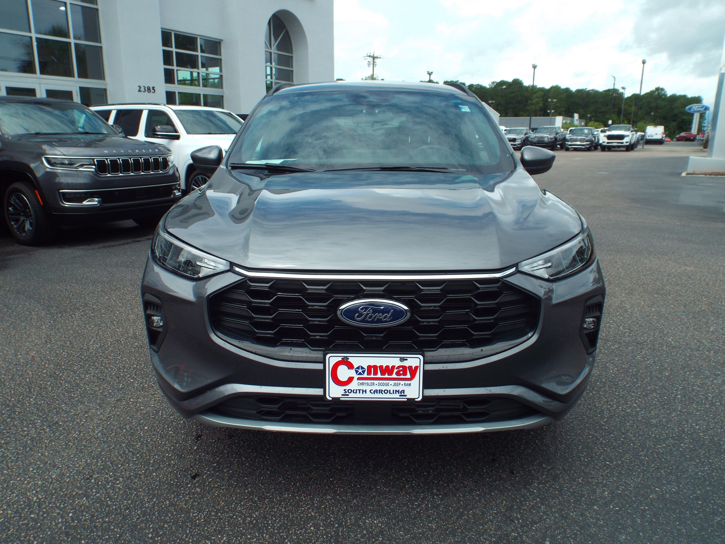 2023 Ford Escape ST-Line Select photo 2