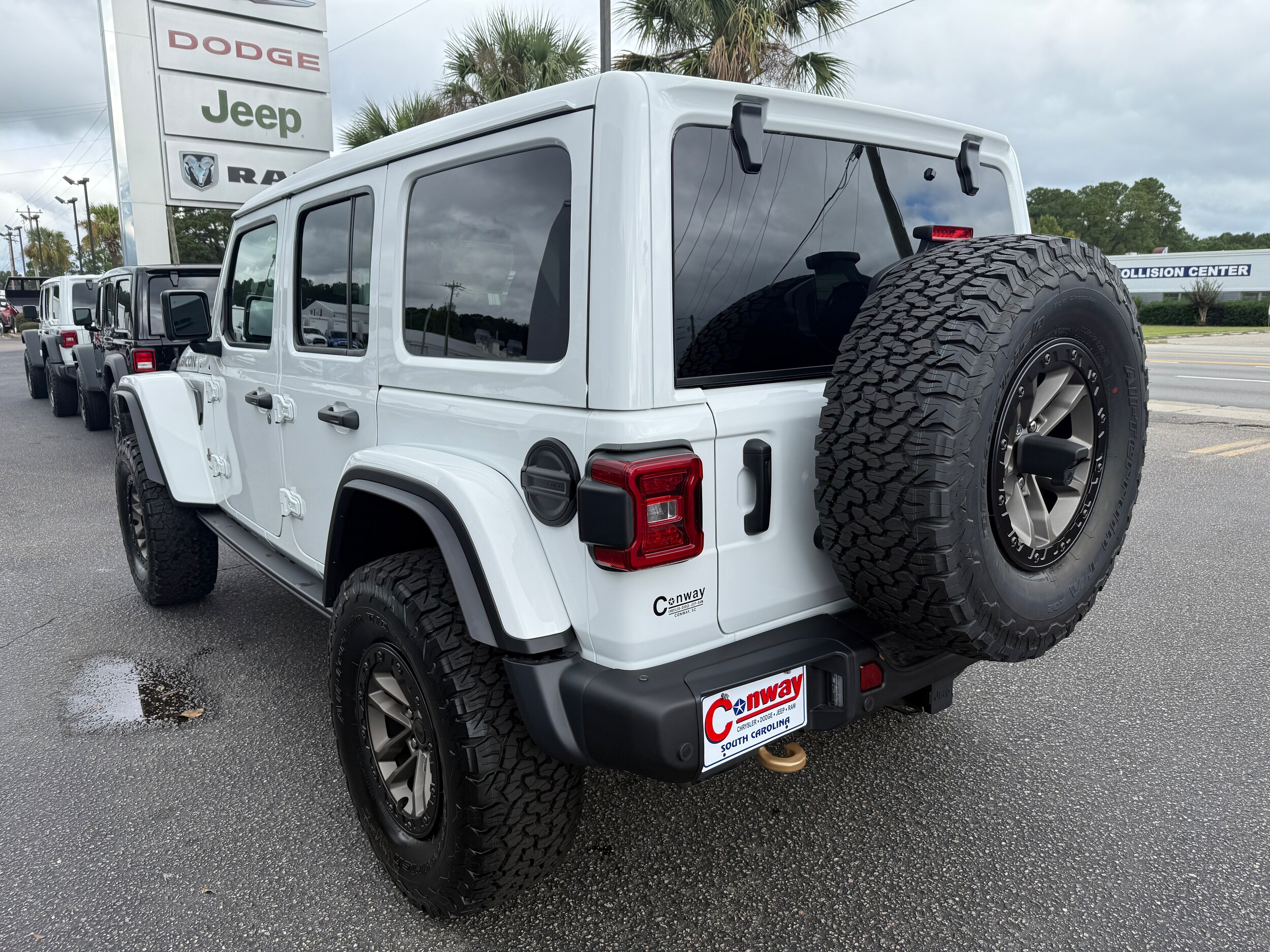 2024 Jeep Wrangler Rubicon 392 photo 3