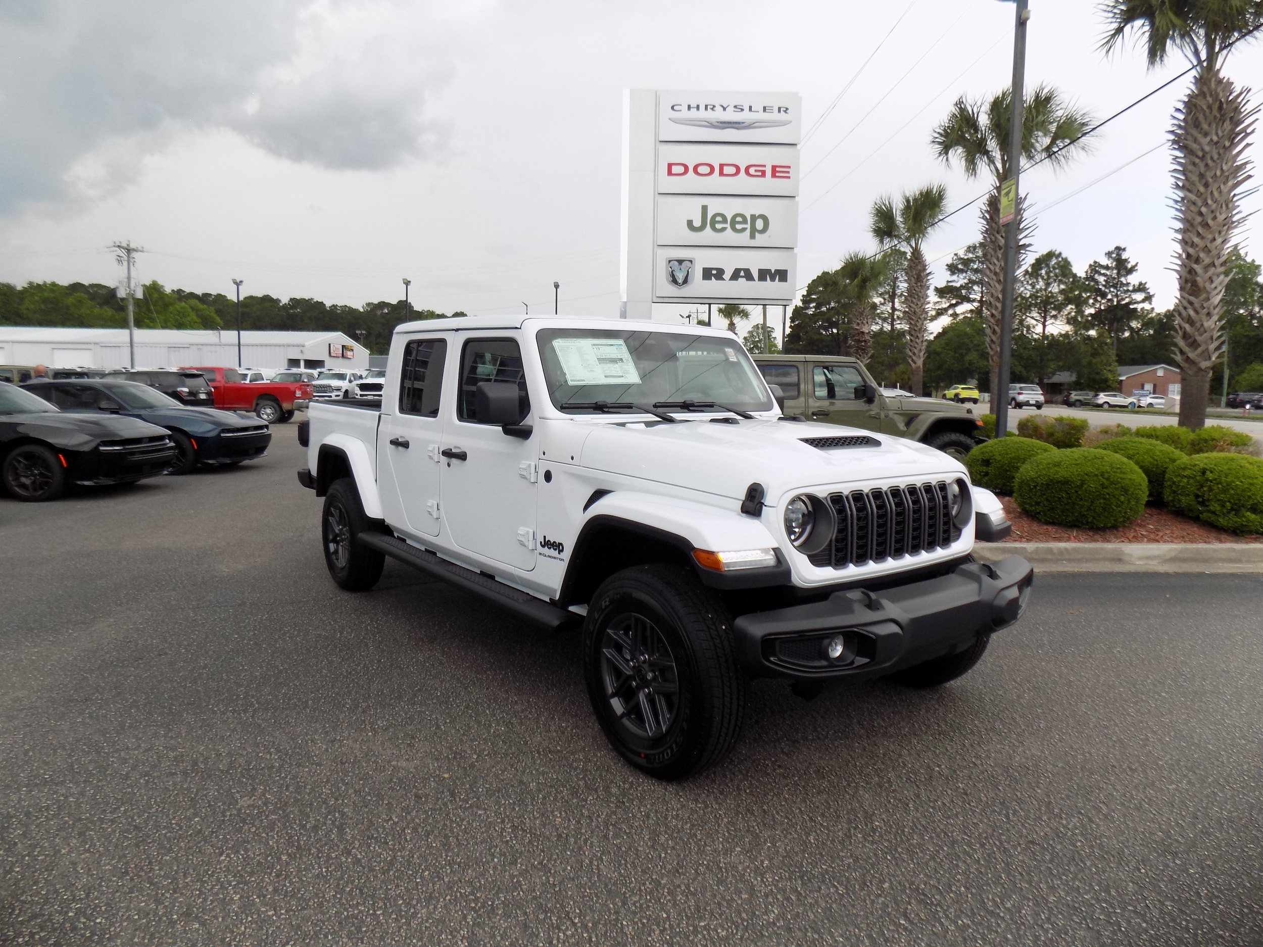 2026 Jeep Gladiator Sport S Auto's photo