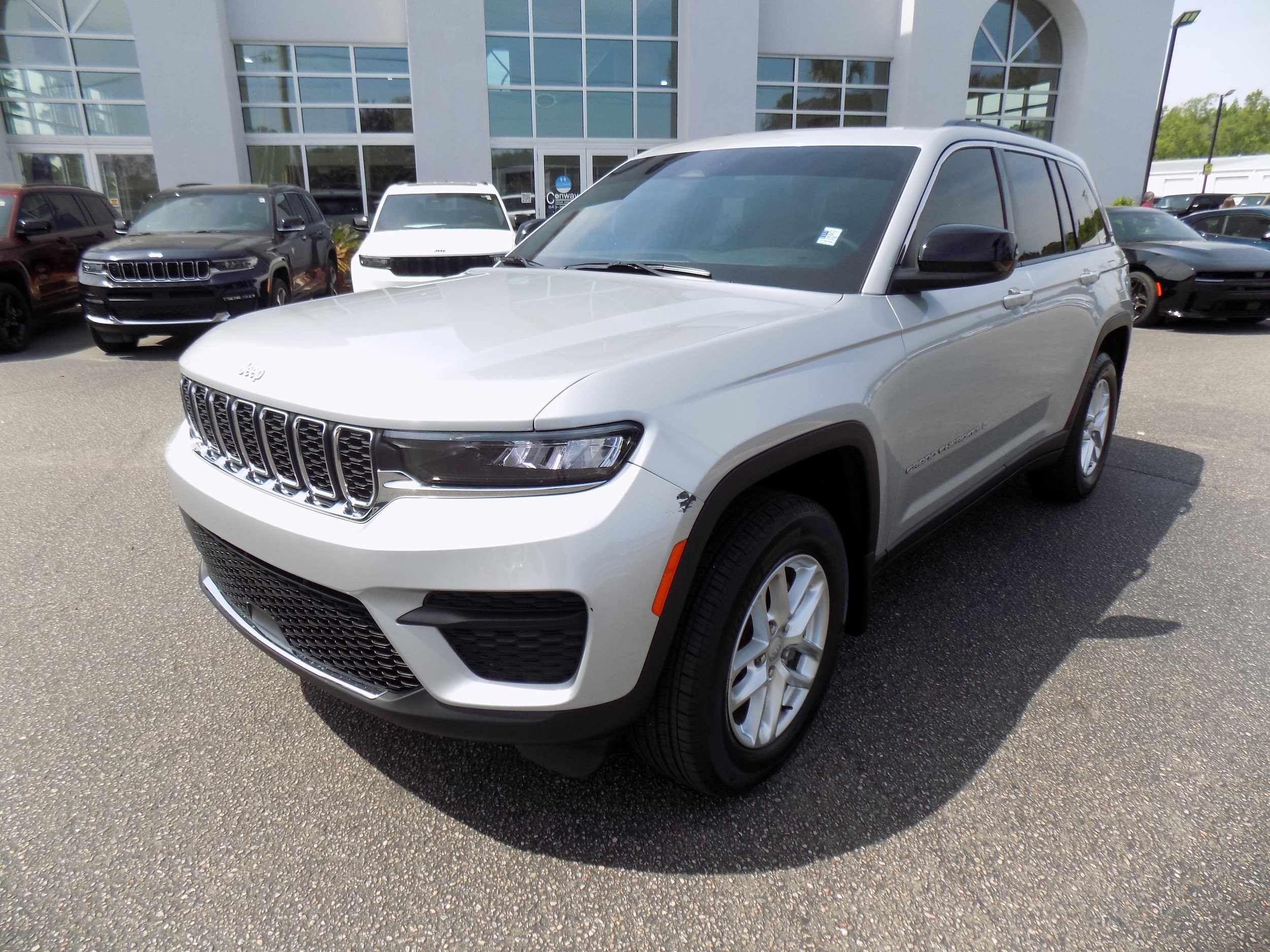 View vehicle photo 3