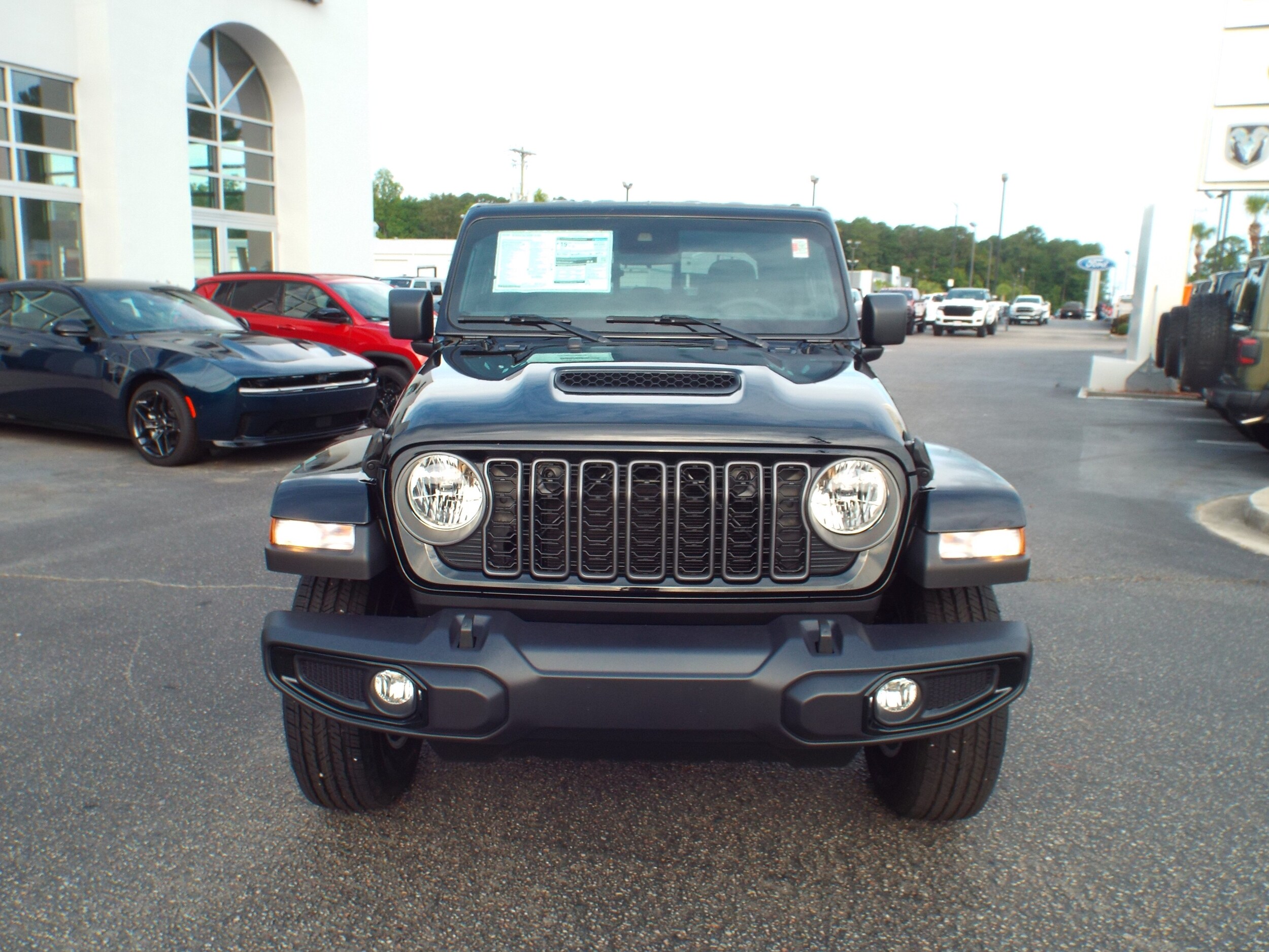 2025 Jeep Gladiator Sport S photo 2