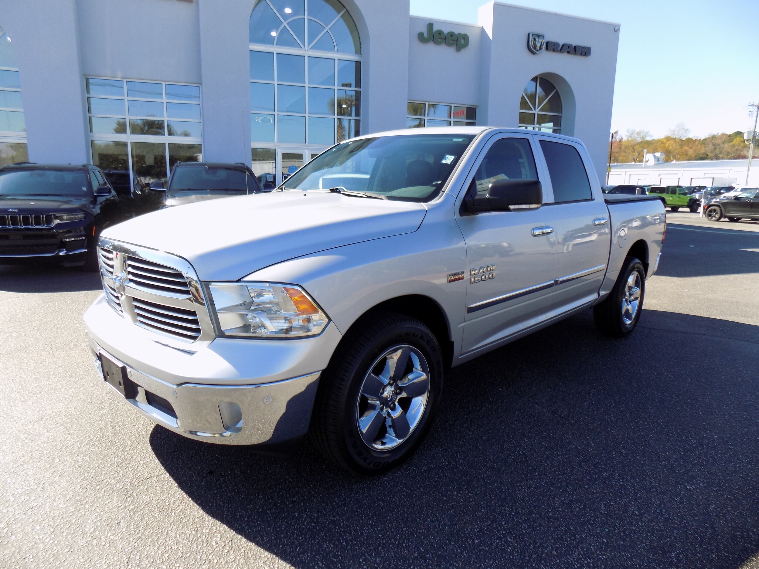 2014 Ram 1500 SLT photo 2