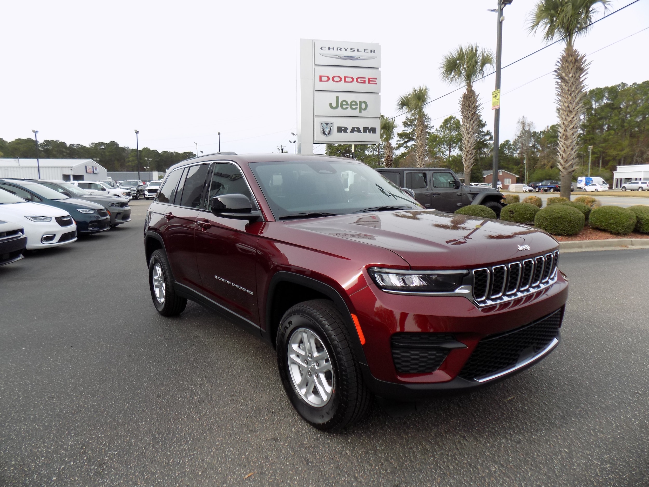 2025 Jeep Grand Cherokee Laredo's photo