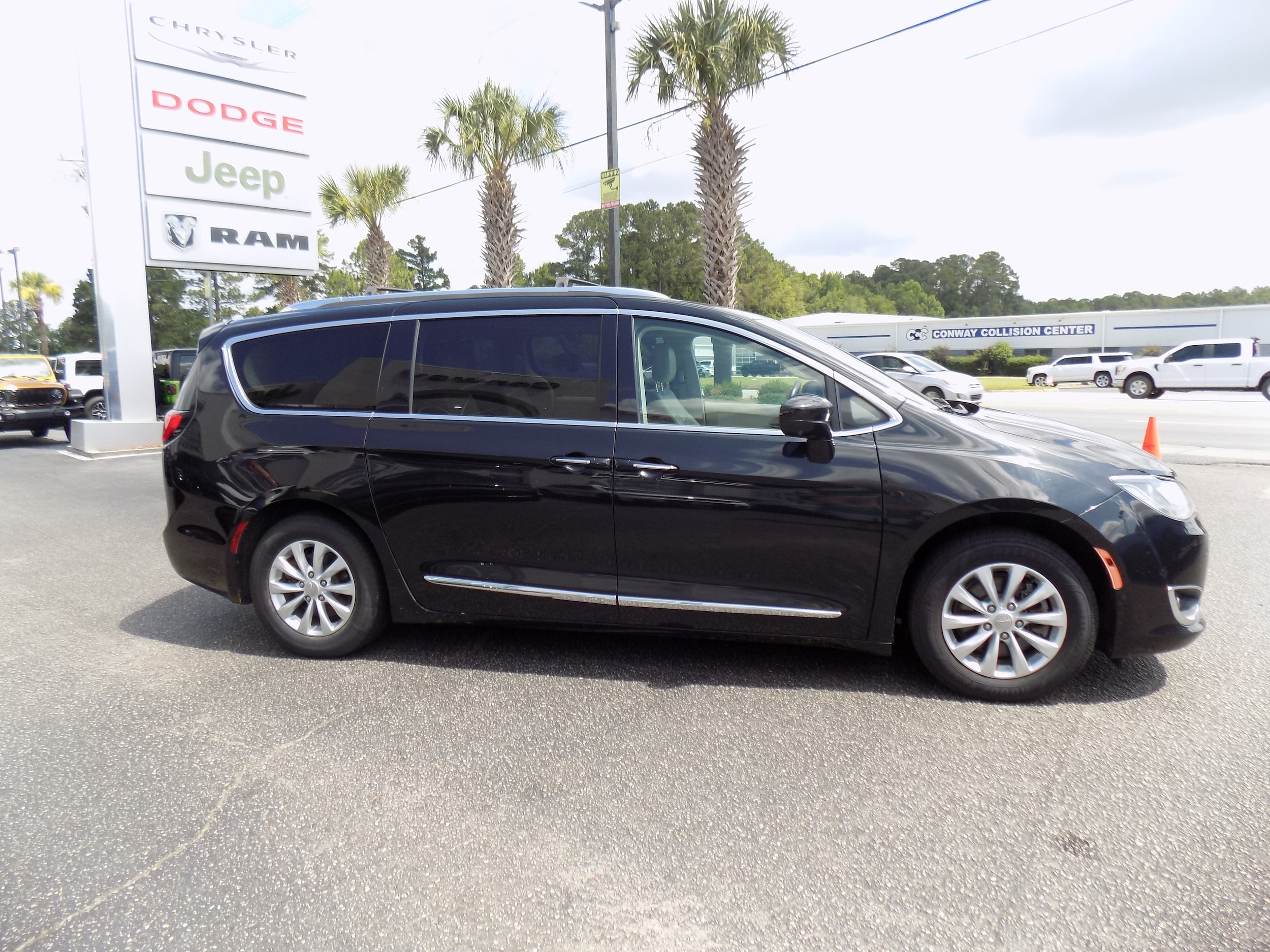 2018 Chrysler Pacifica Touring L - Photo 6