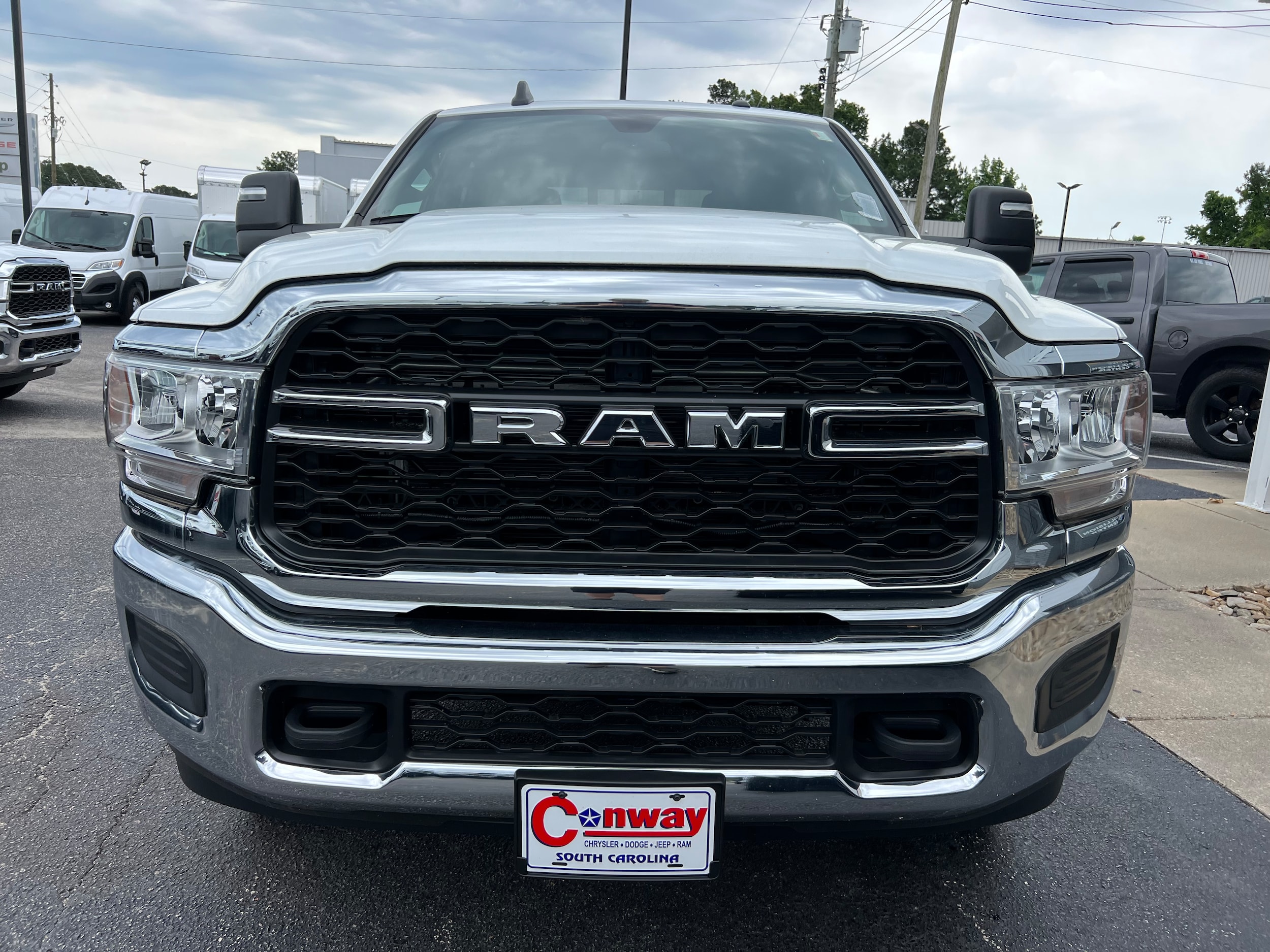 2023 Ram 2500 Tradesman photo 2