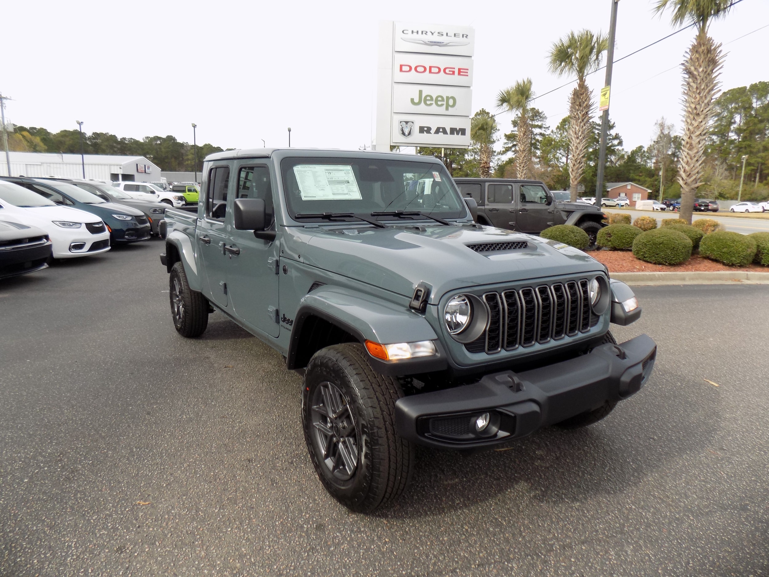 2026 Jeep Gladiator Sport S's photo