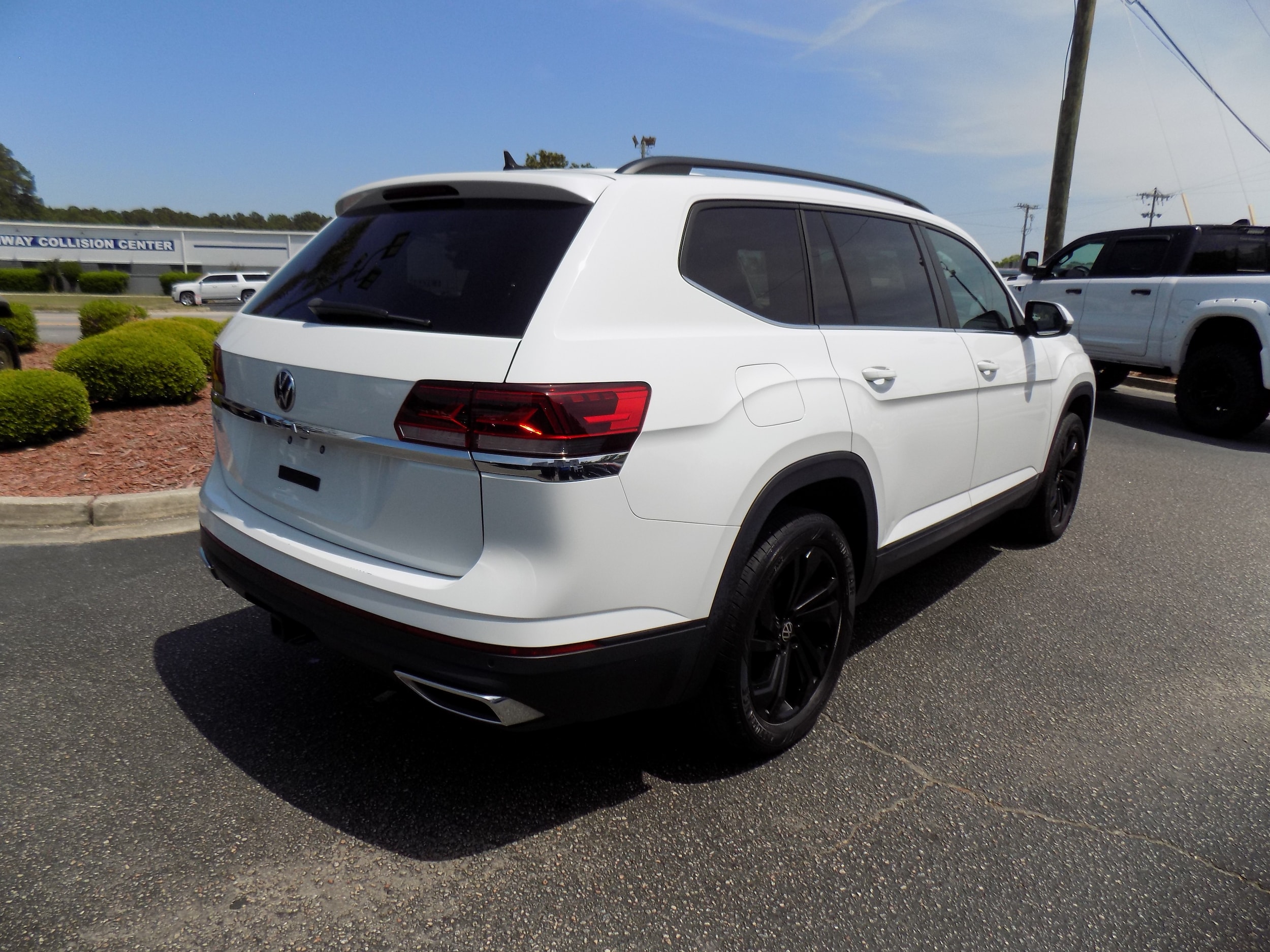 View vehicle photo 7