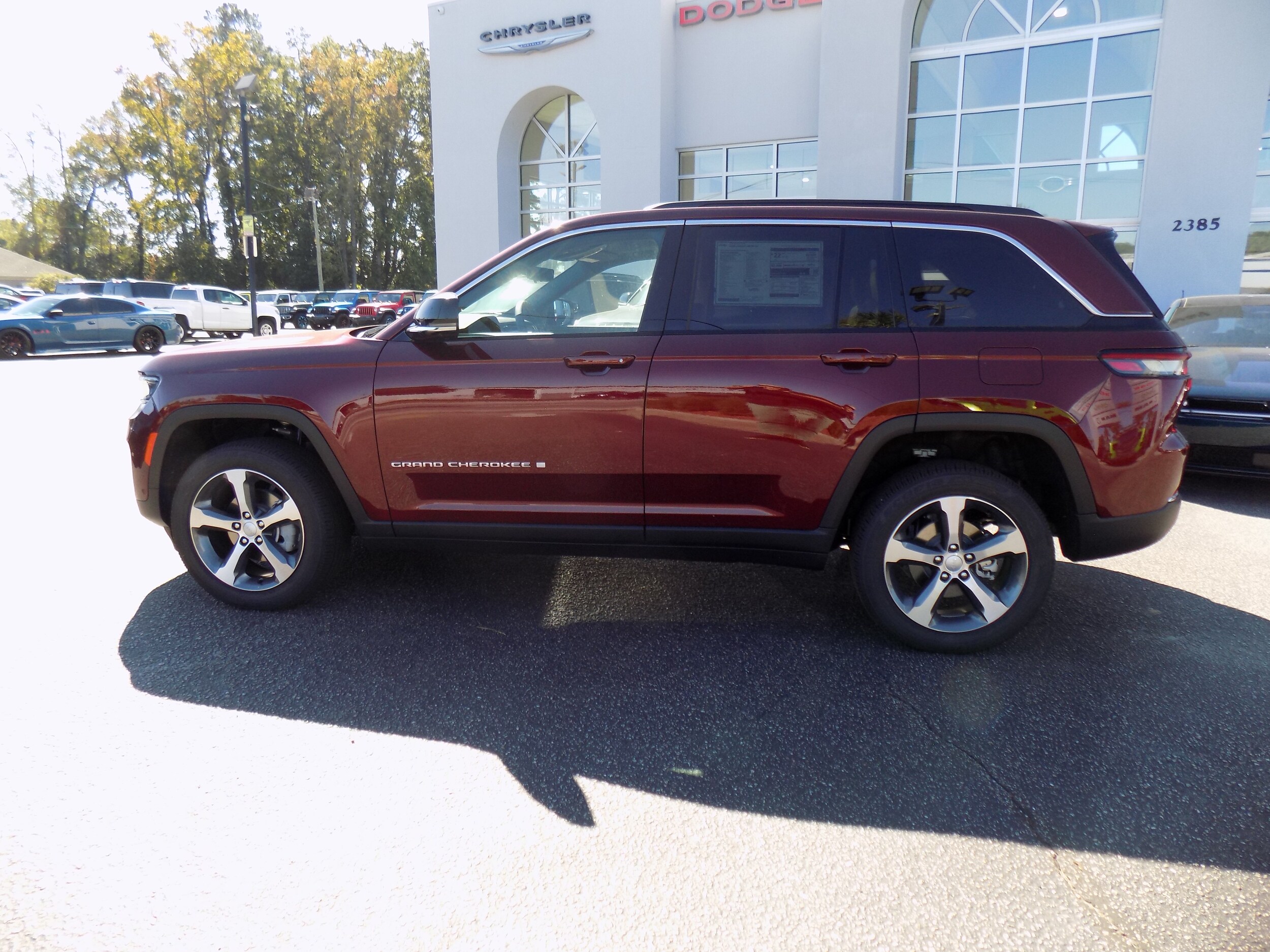 2025 Jeep Grand Cherokee Limited Sport photo 4