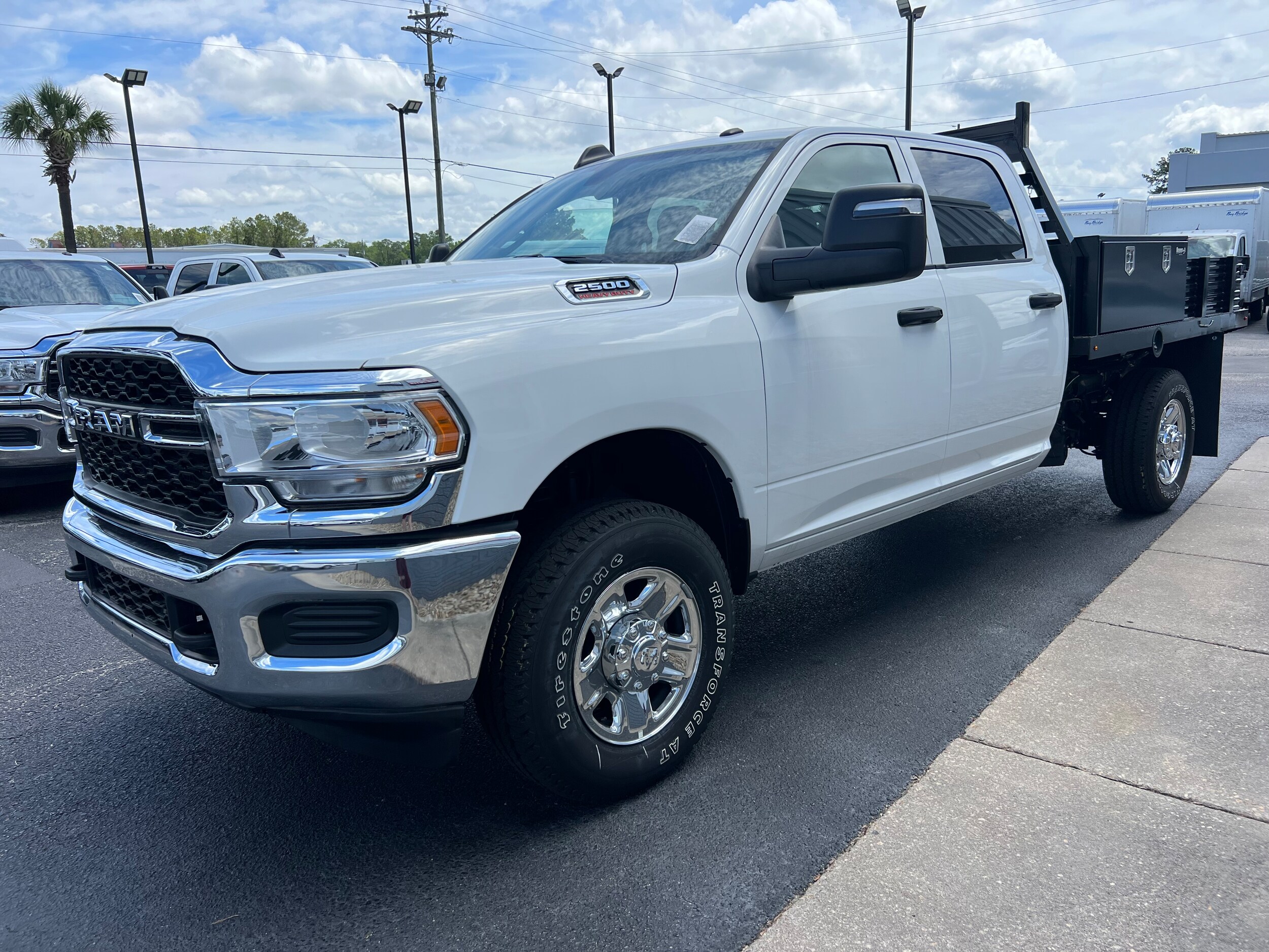 2023 Ram 2500 Tradesman photo 3
