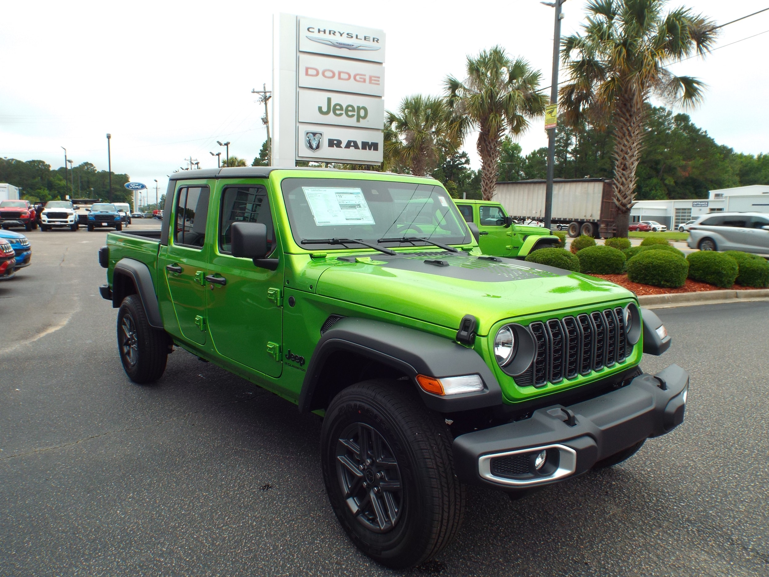 2025 Jeep Gladiator Sport S's photo