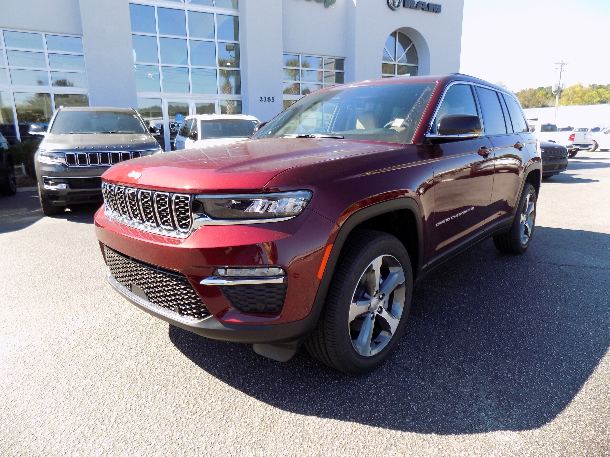 2025 Jeep Grand Cherokee Limited Sport photo 3