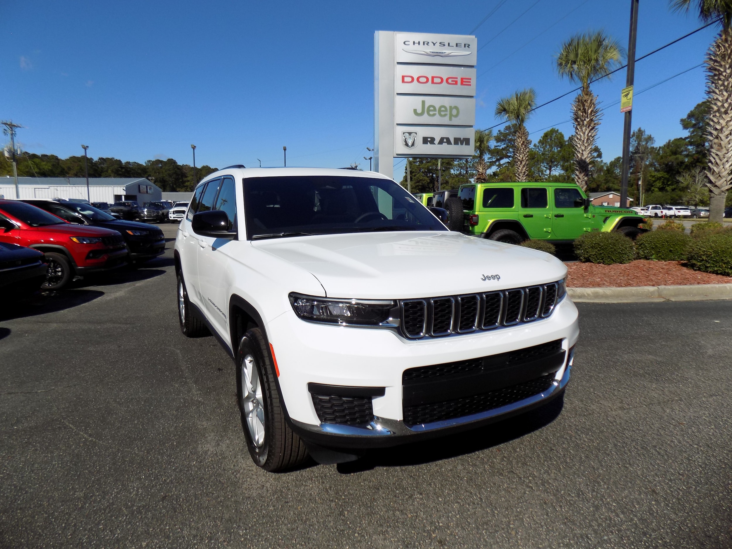 2025 Jeep Grand Cherokee L Laredo's photo