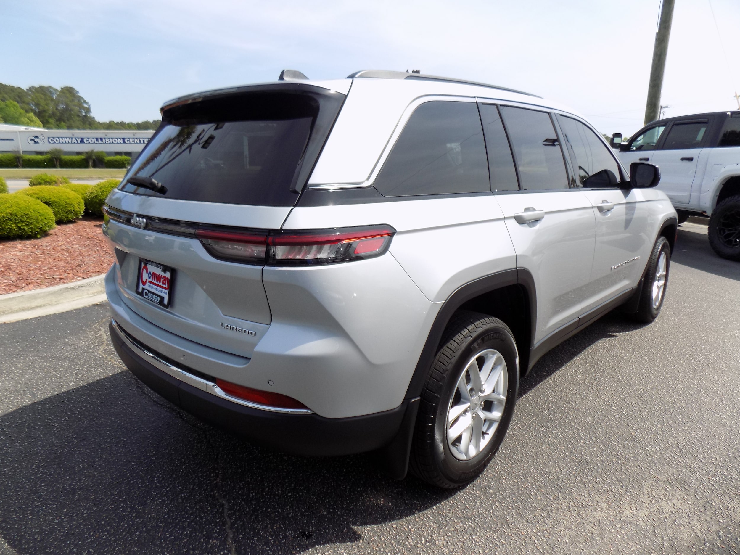 View vehicle photo 7